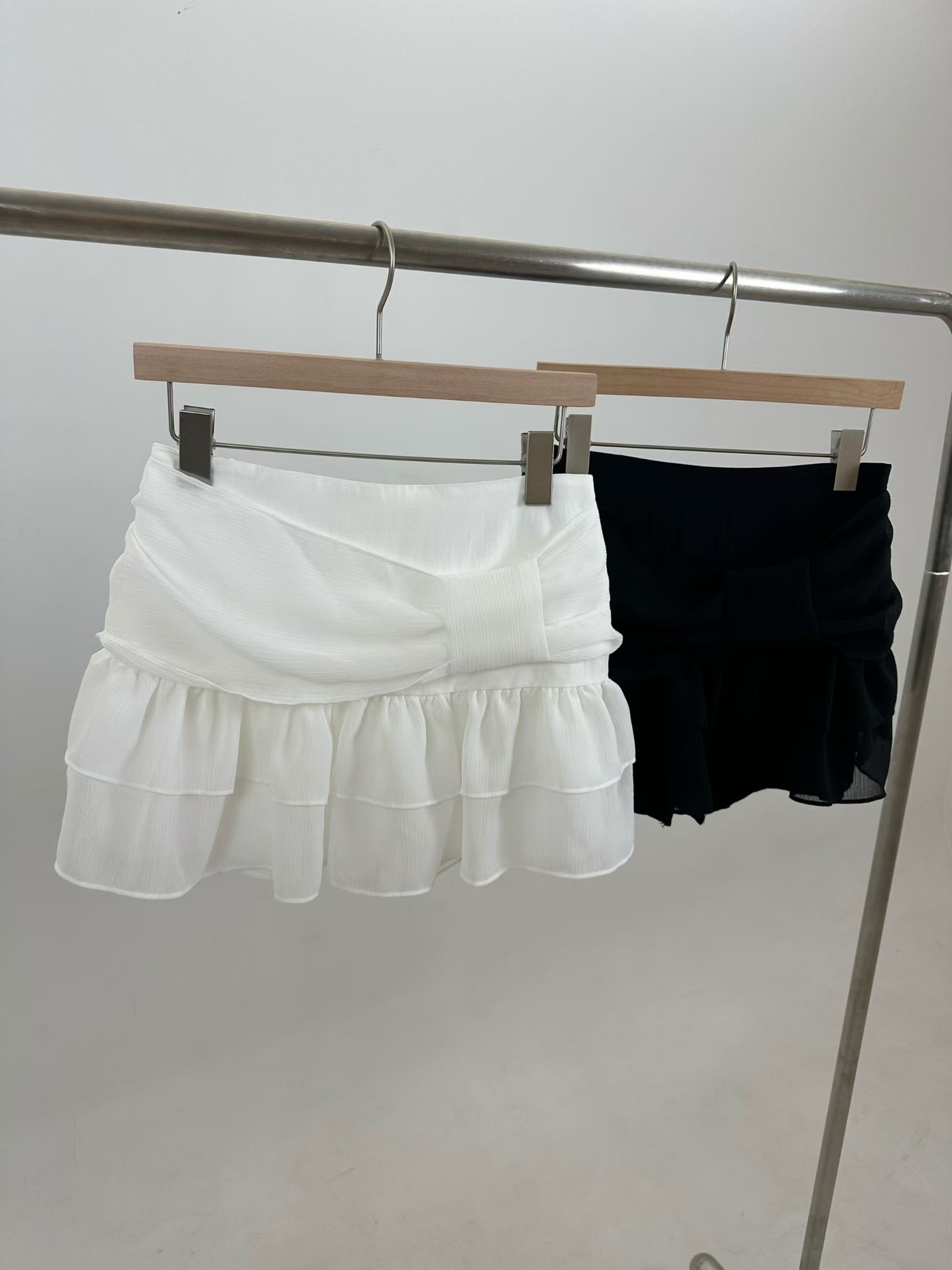  【 ˶˙ᵕ˙店主自留🎀 | 小個子PICK！甜度爆表～一層層輕紗！蝴蝶結點綴🫧蛋糕裙褲🤍 】 Lovely Cake Ruffle Skirt(兩色入)