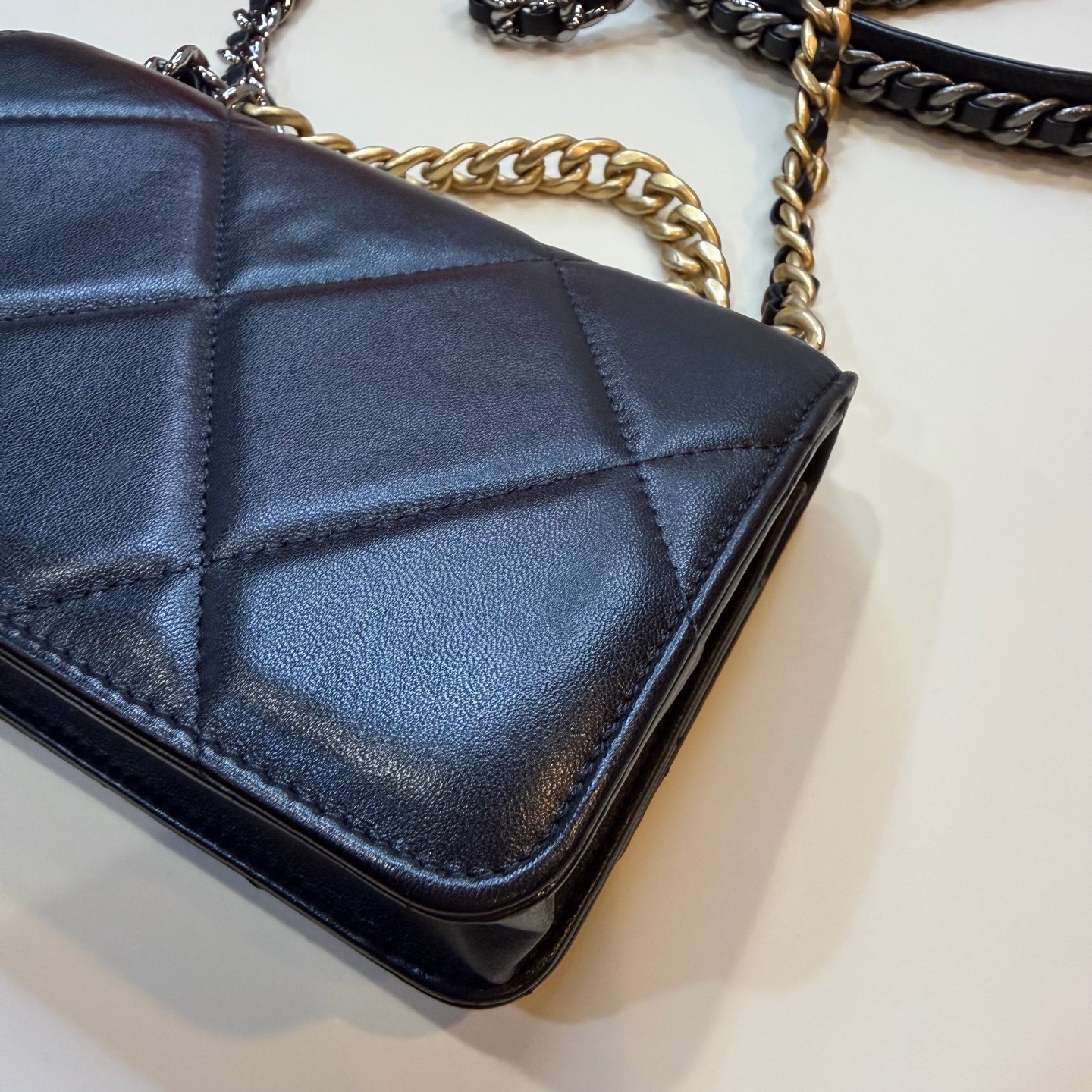 Pre owned chanel woc c19