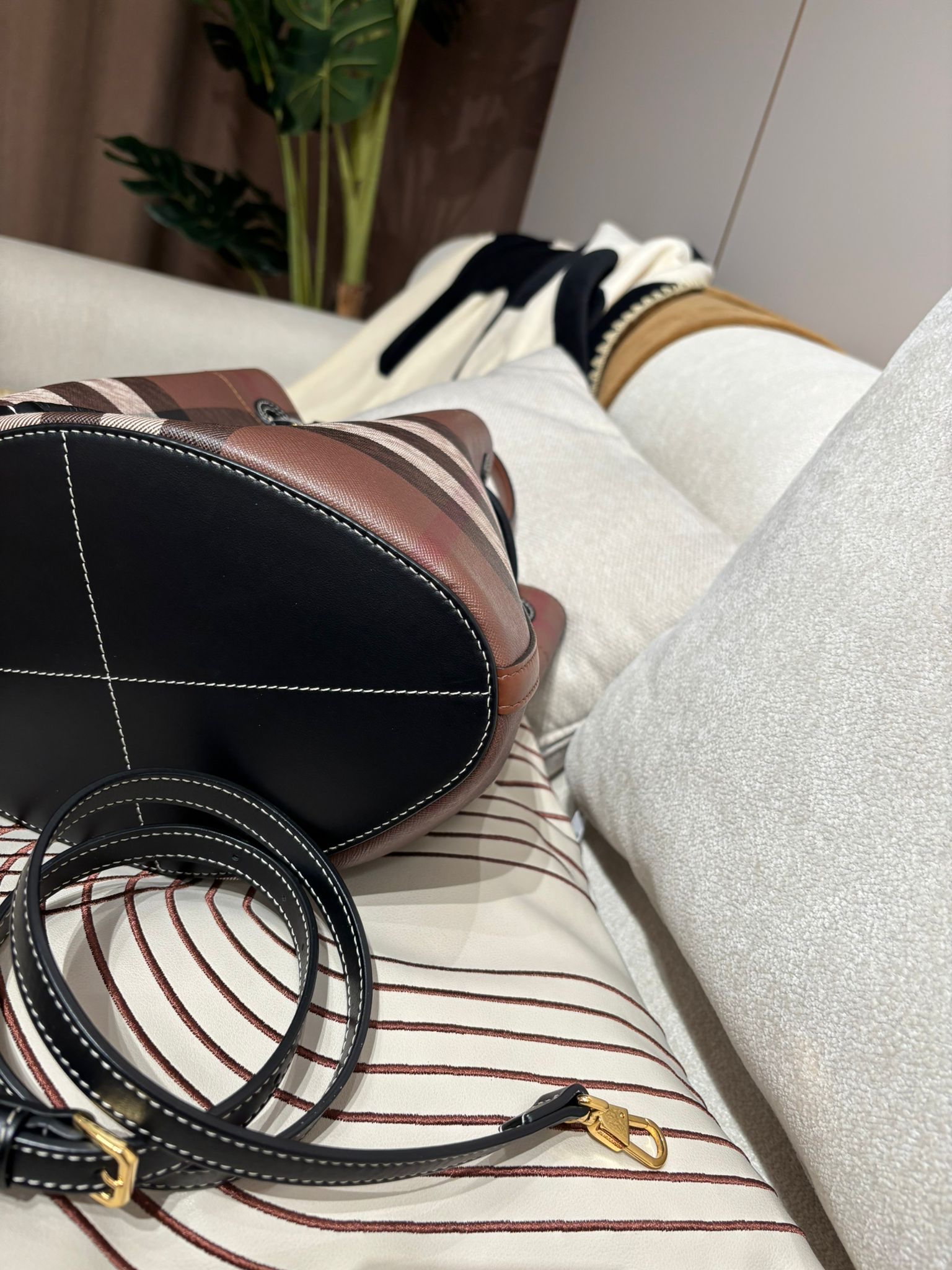 Burberry bucket TB 水桶袋 100%Authentic ,90%new✅塵袋