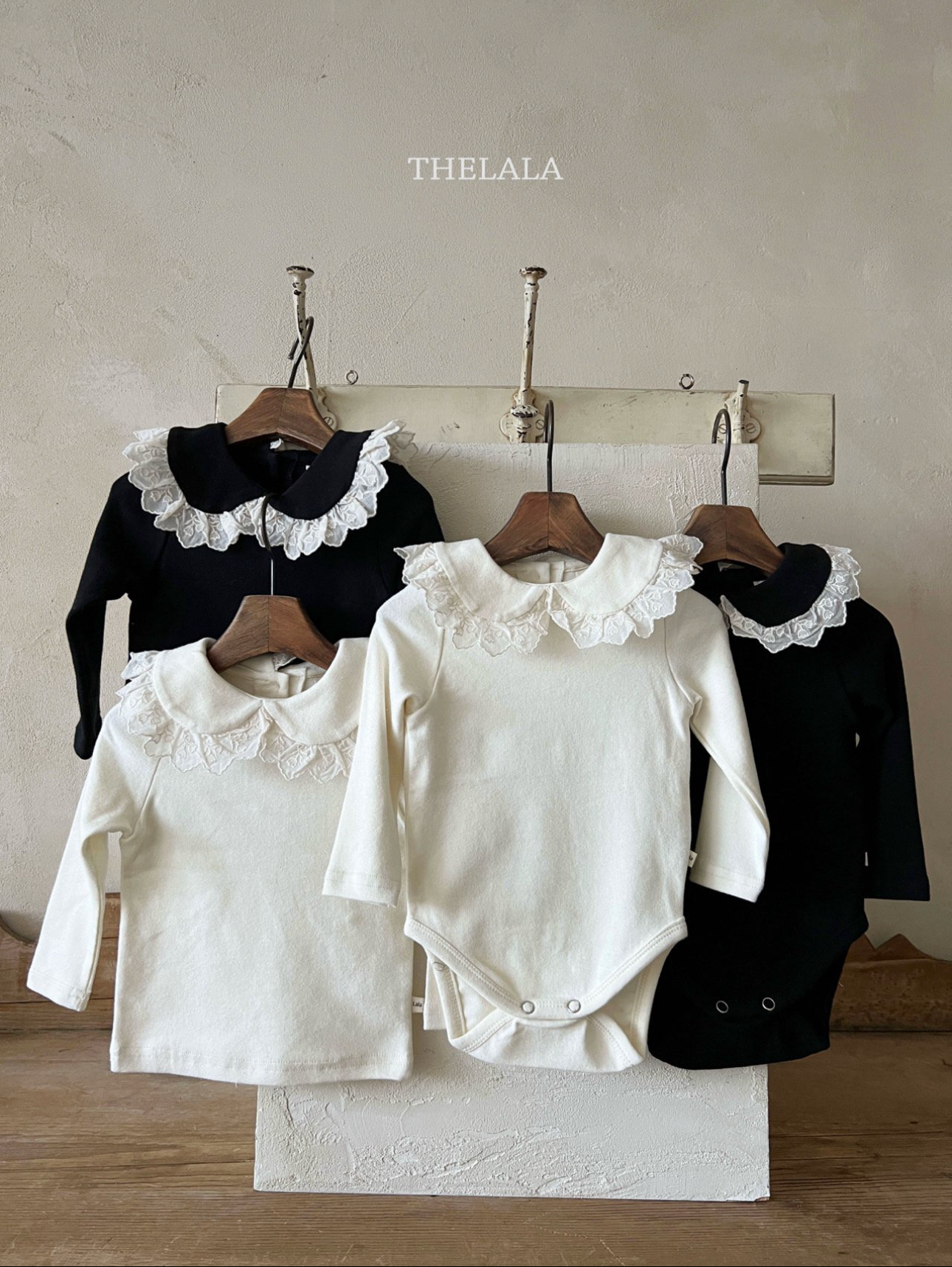 🌸預訂 韓國直送🌸🇰🇷THELALA兩色蕾絲花邊翻領長袖包屁衣