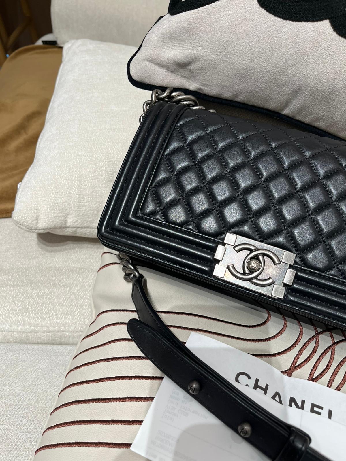 Chanel boy 25cm A67086 黑色小牛皮復古銀扣 100%Authentic,95%new ✅香港專門店收據✅26card✅dust bag✅box