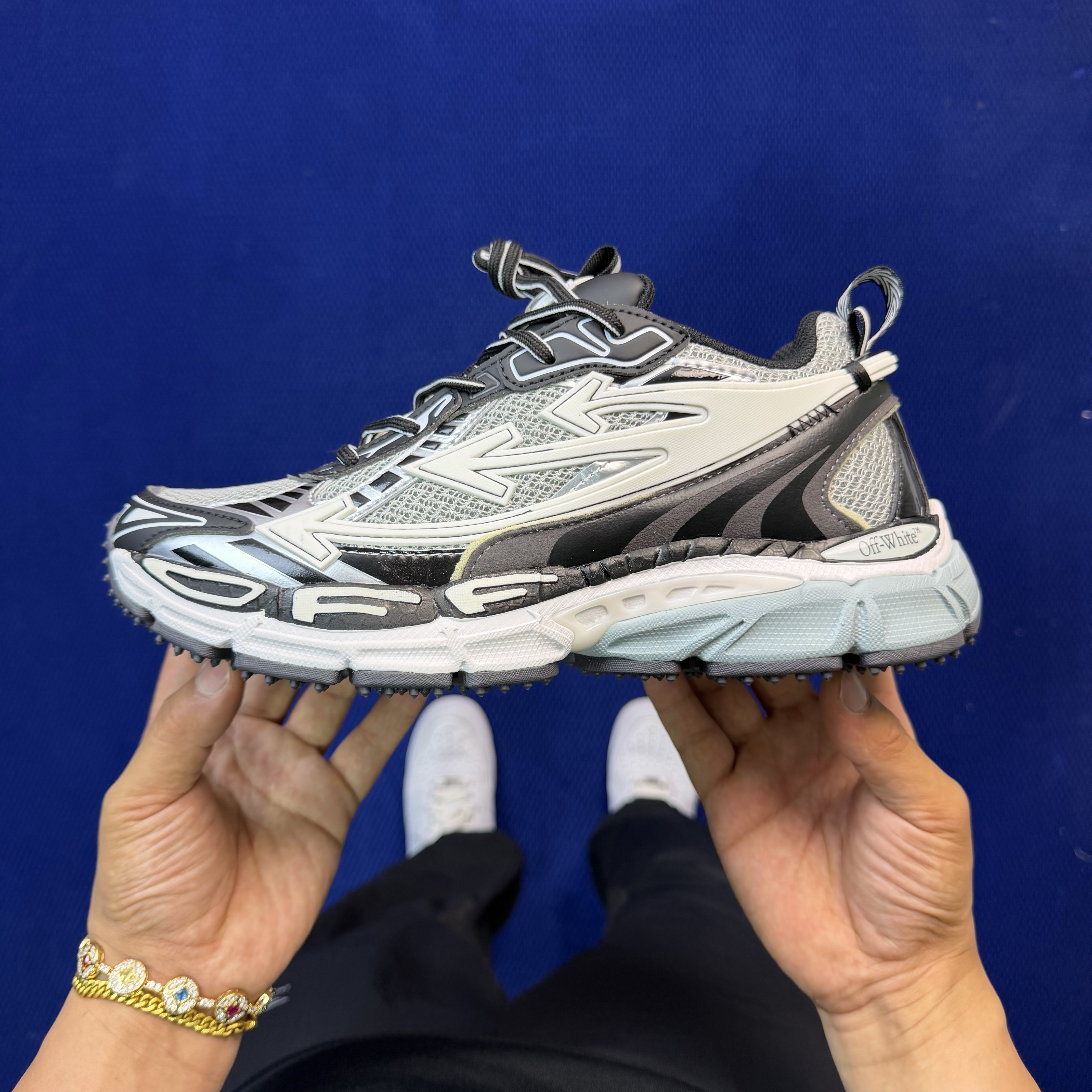 Off-White Be Right Back