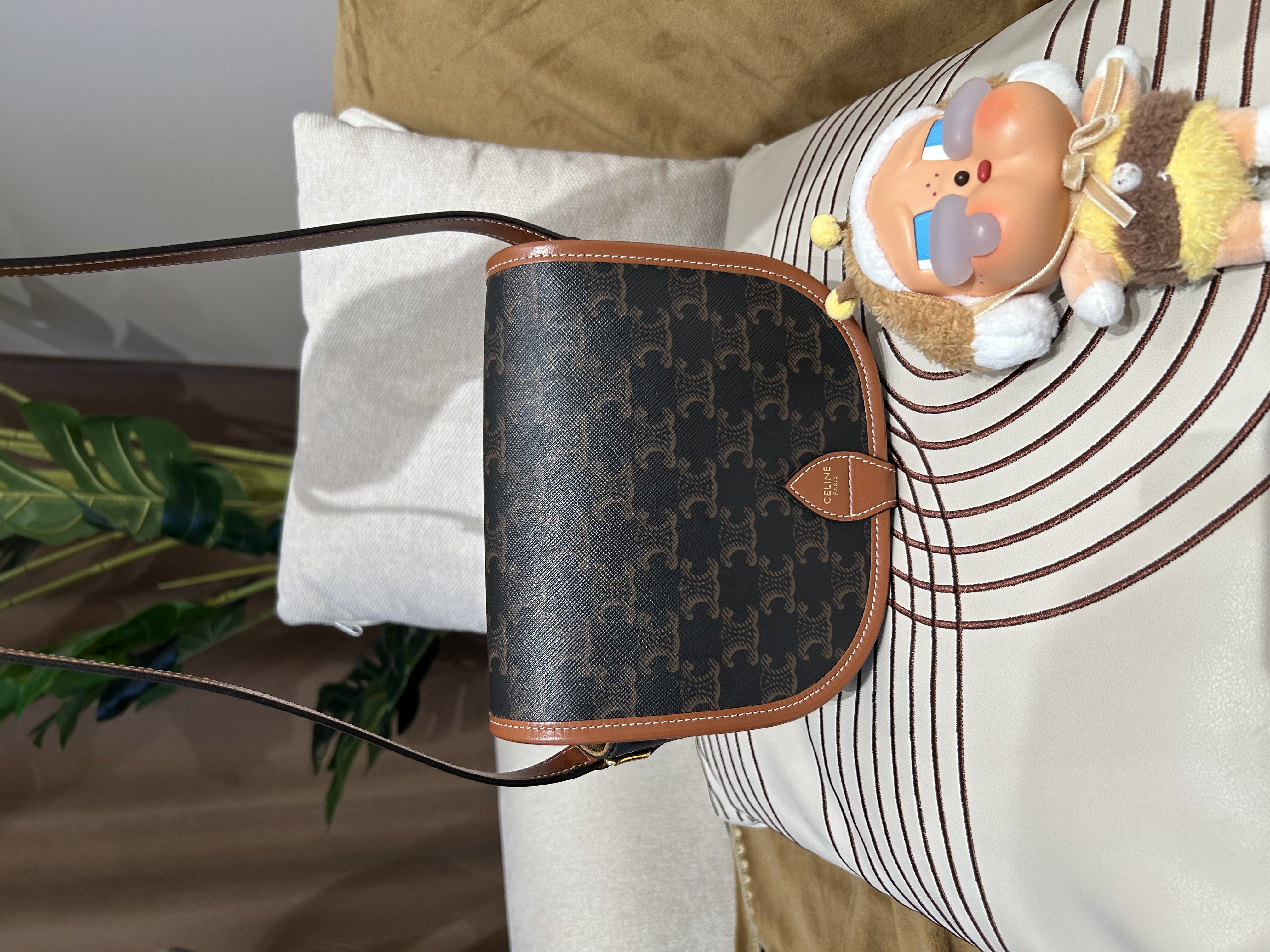 CELINE FOLCO medium Crossbody Bag 100%Authentic, 99%New✅收據✅dust bag