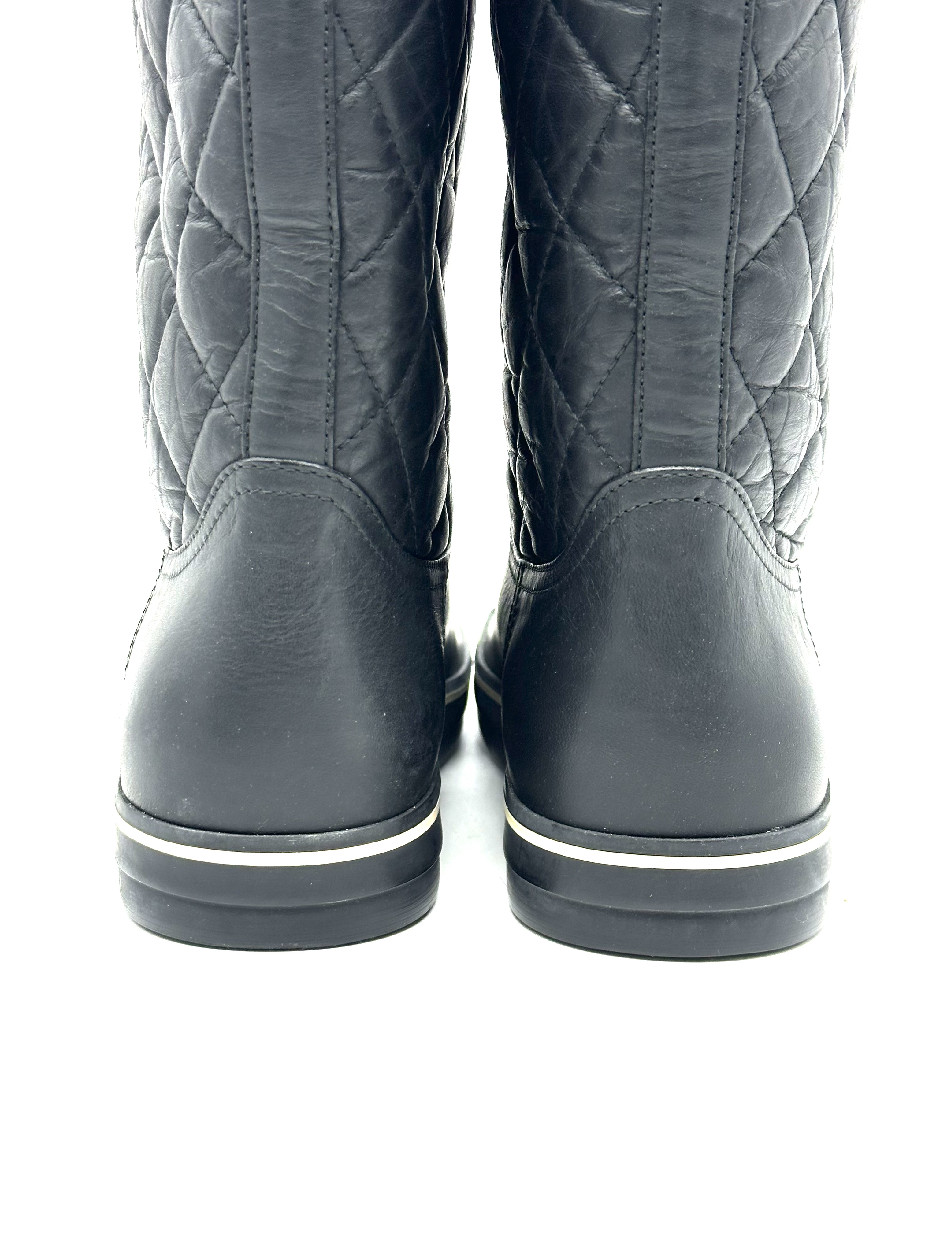 Pre-owned Chanel black quilted leather mid-calf boots / Product Code: 26040406