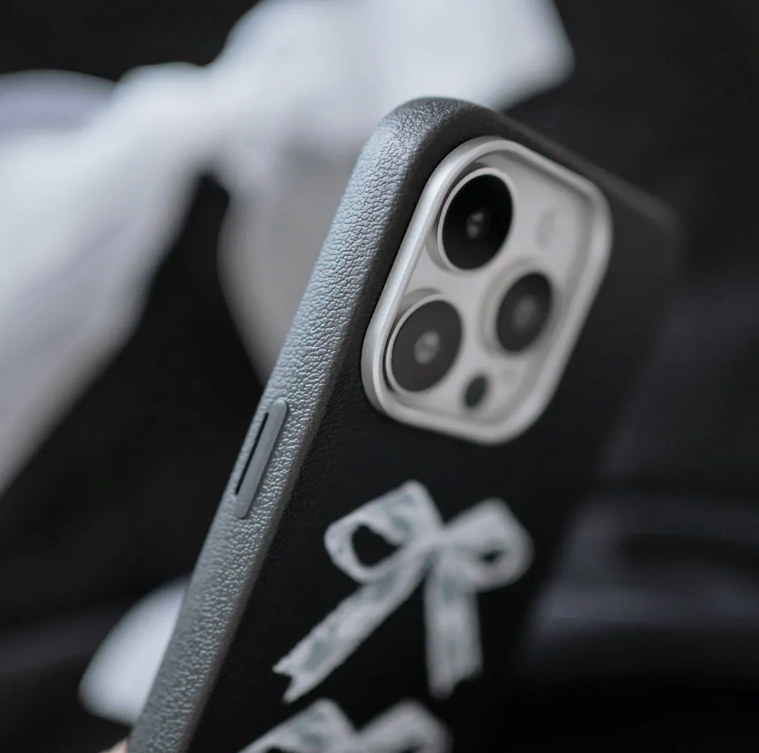 【雙白蕾絲蝴蝶結XPU皮革*黑*】iPhone Case