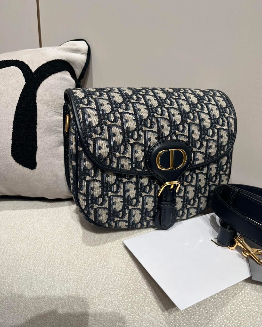 Dior Bobby medium  ,100%Authentic,99%new ✅專門店收據✅ Certificate ✅dust bag ✅Box