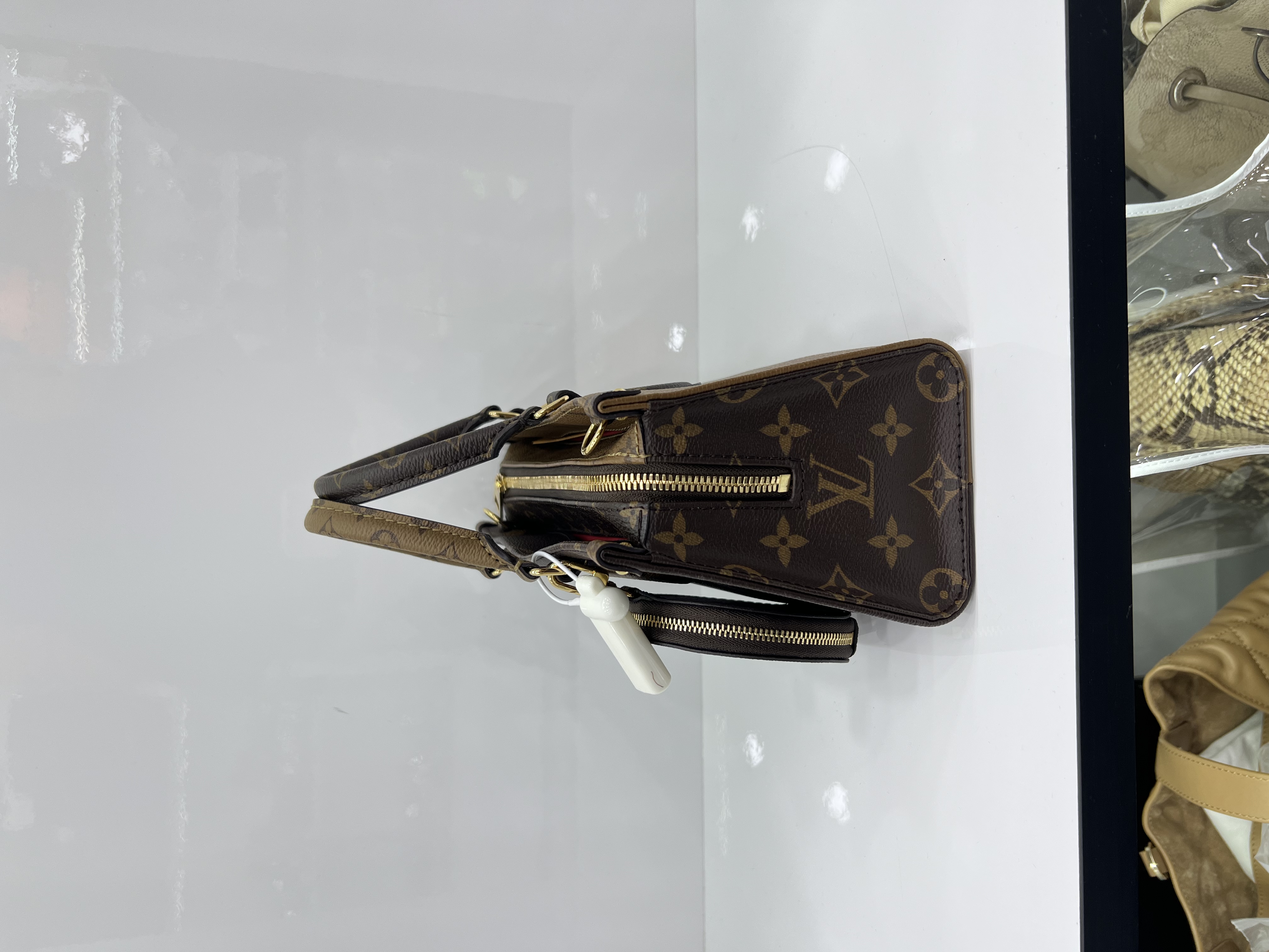 直播貨品 |  [1個-$100 2個-$300］EE30