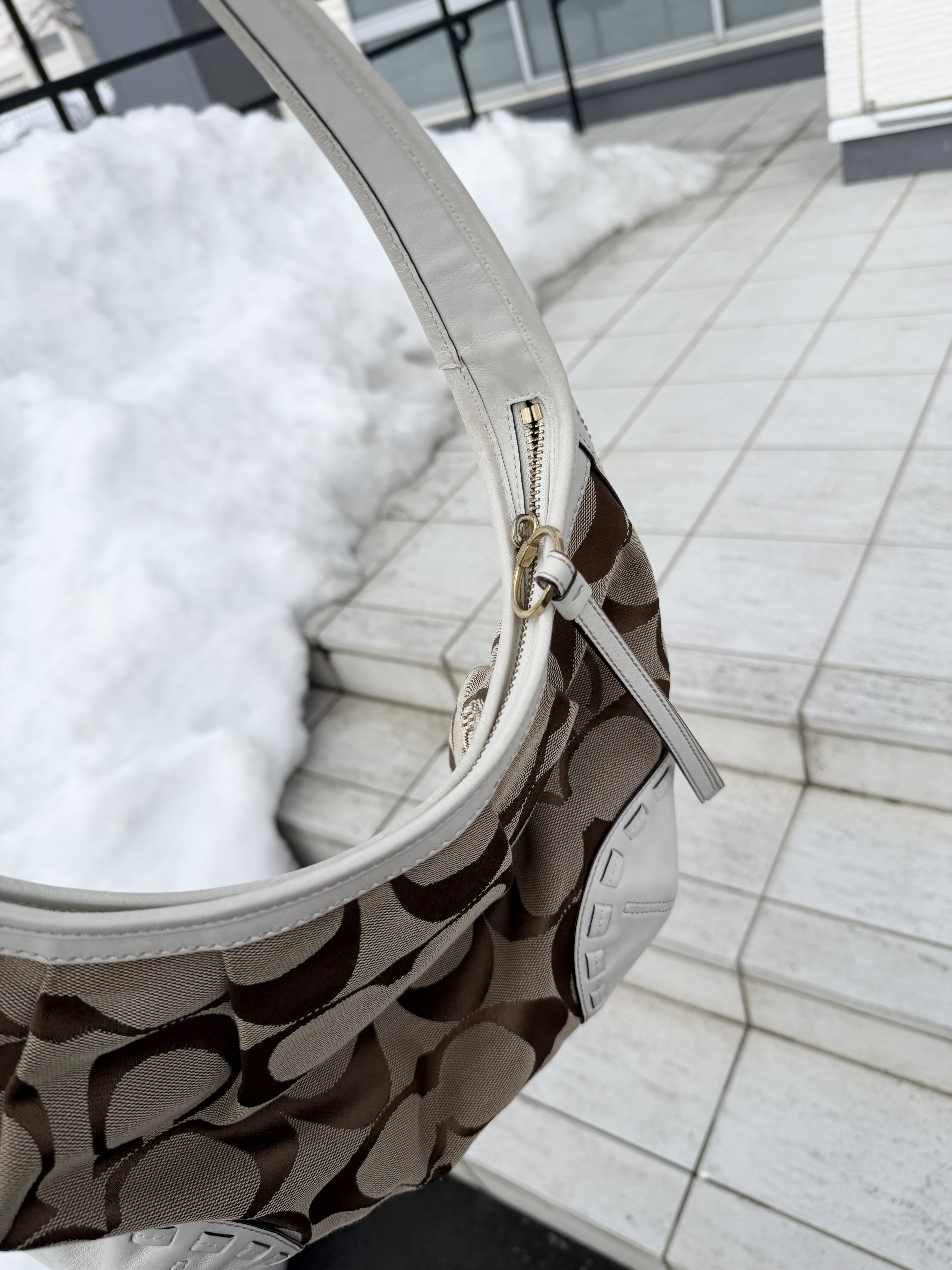 coach white monogram  hobo bag  