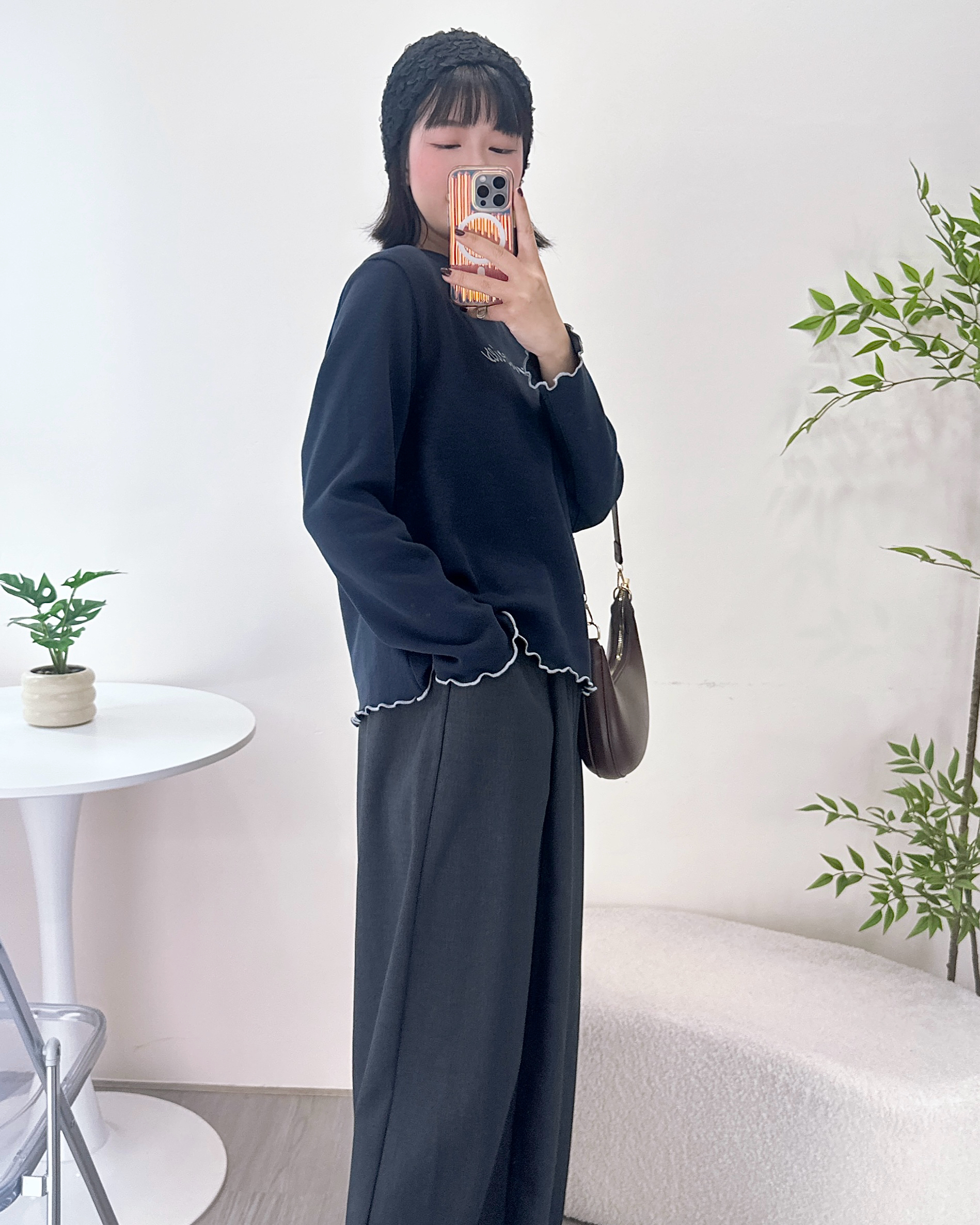 英字車花邊針織棉料上衣 2色