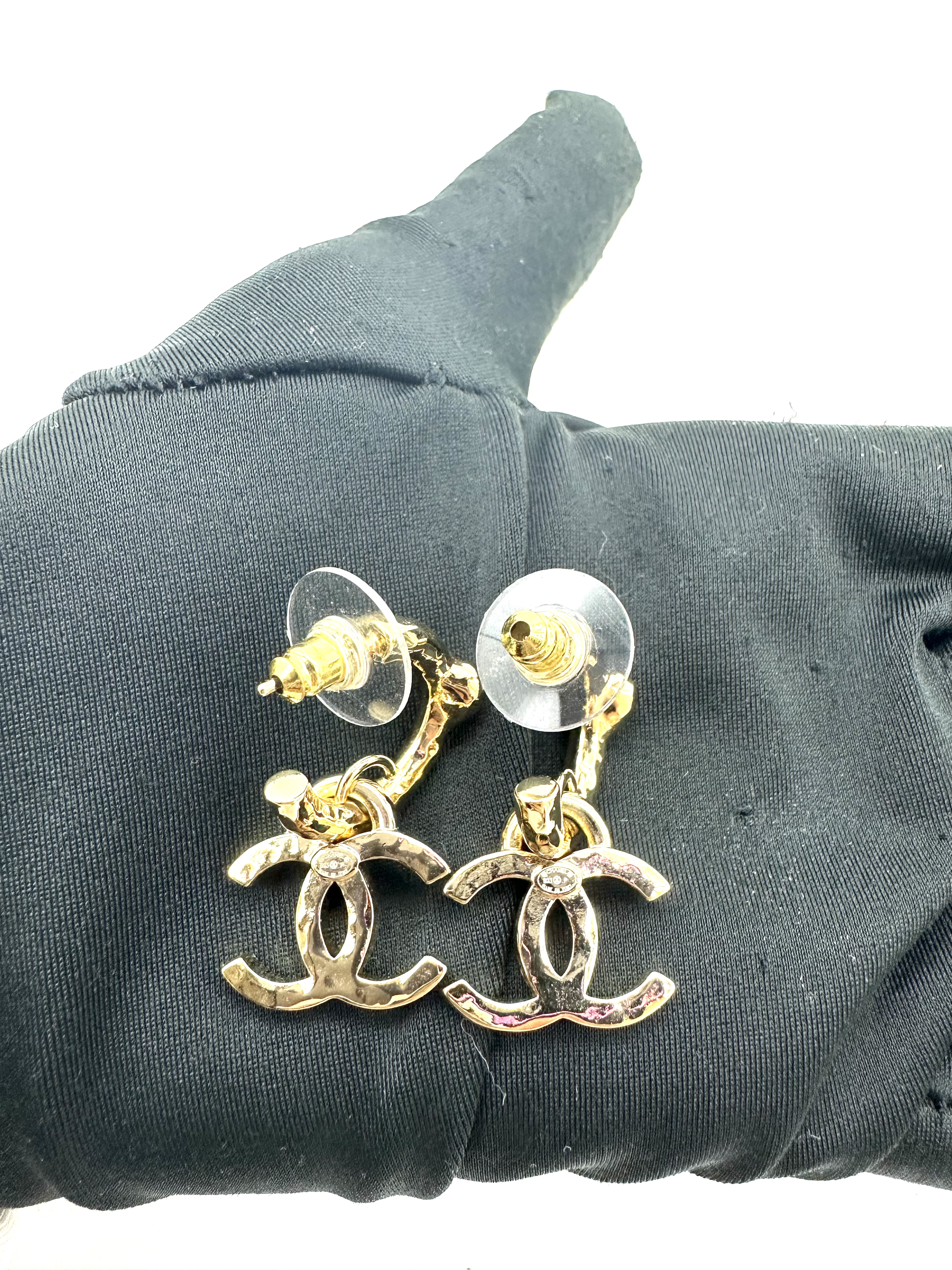 Pre owned-Chanel logo earrings/ Product Code: 26031805