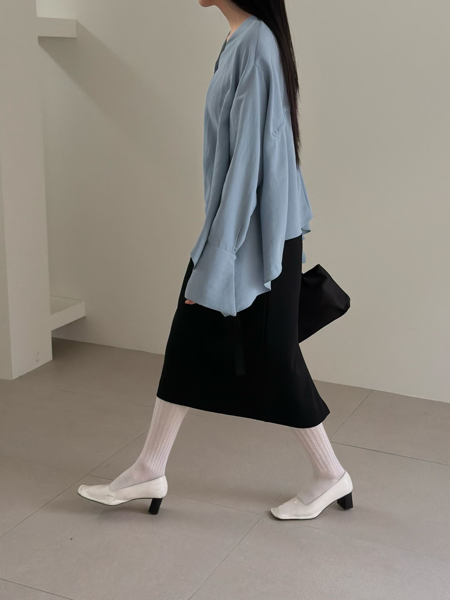 Shirred back flare unbalance blouse