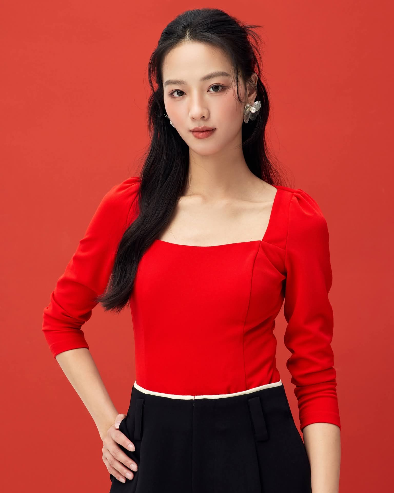 四方领自带胸垫上衣 T0773