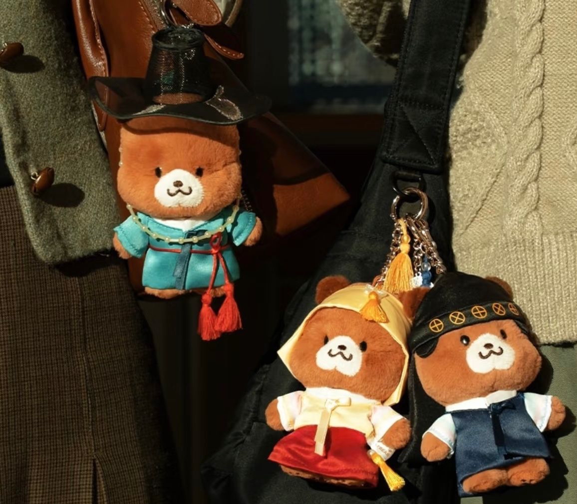🇰🇷韓國HOLLYS CAFE 新出既韓服小熊🐻毛絨掛飾