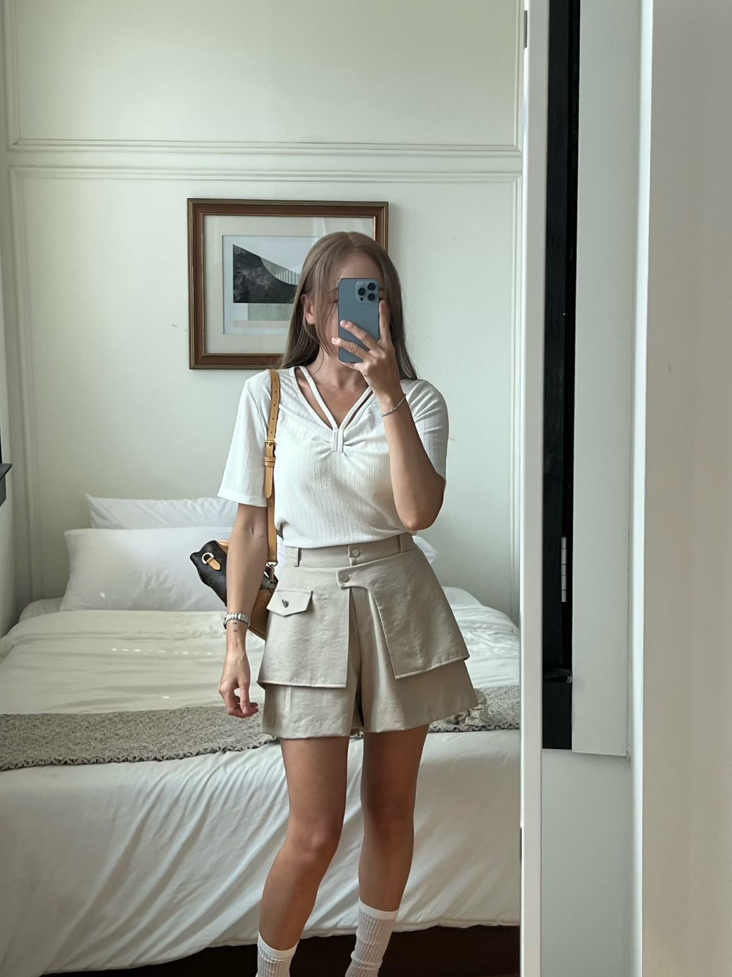 B1 交叉 V 領短袖 T