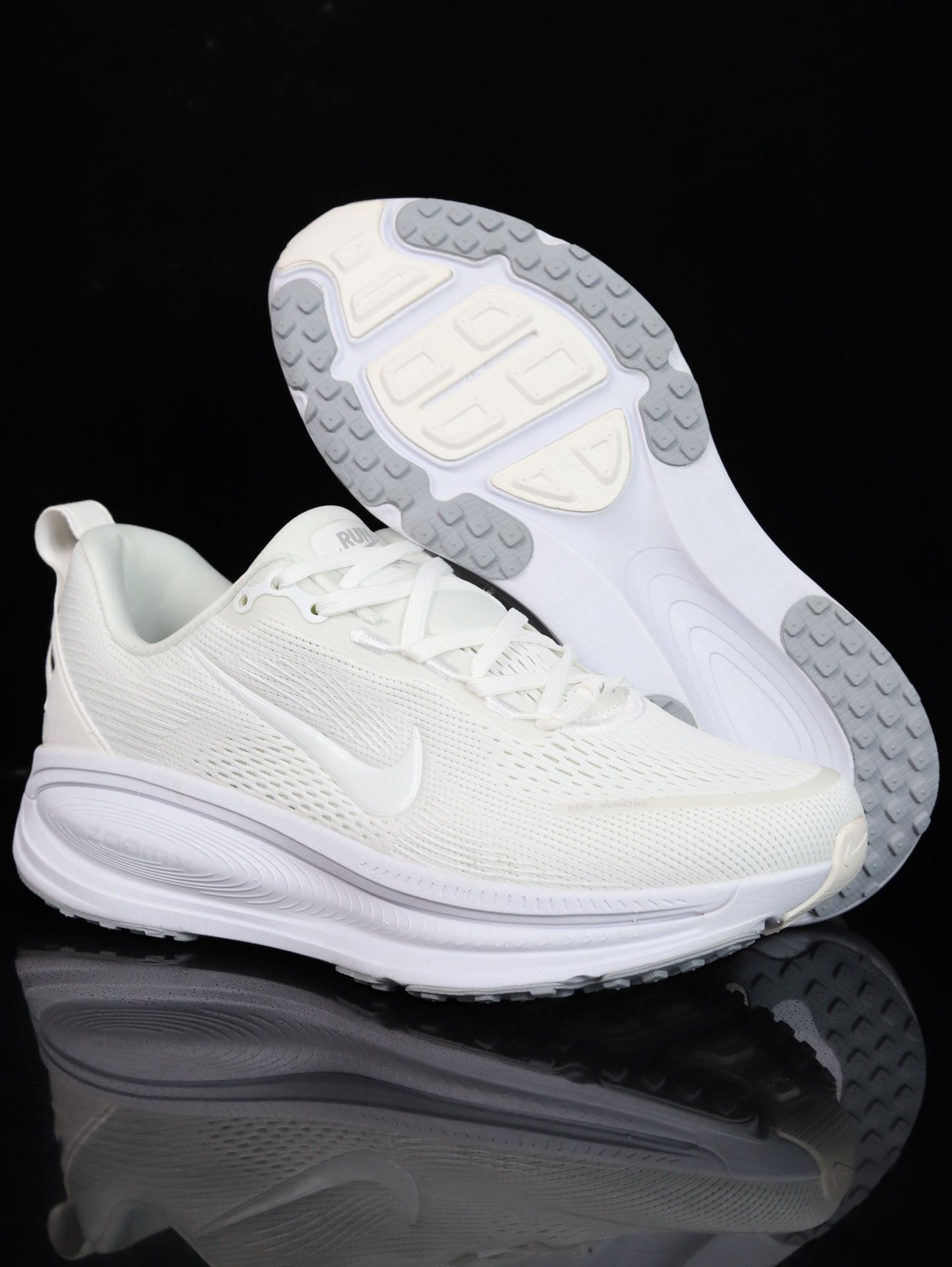 Nike Vomero 18 HM6803-300