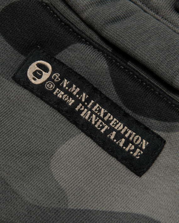 AAPE X NOMANUAL Moonface Camo Cargo Sweat Pants (M9895XXR)