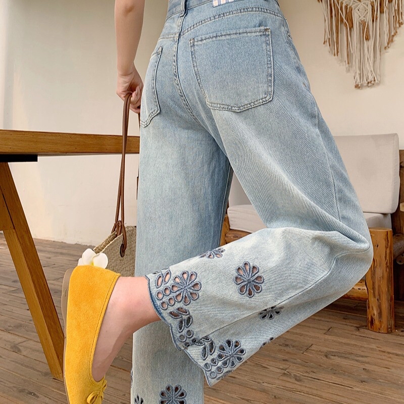 B385(30828) 韩版JEANS时尚下摆镂空花朵设计感蓝直筒长裤