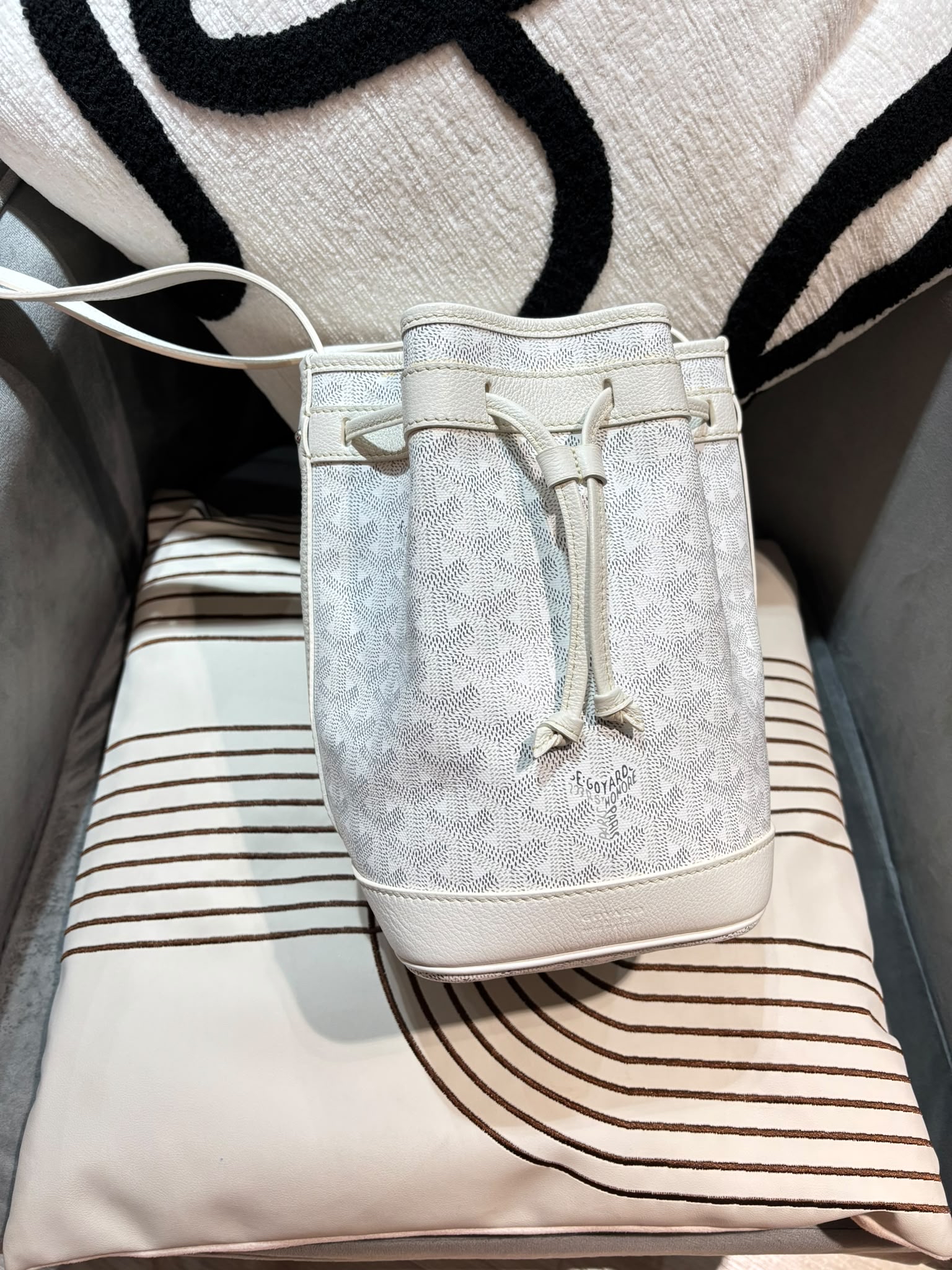 Goyard petit flot bucket bag 100%Authentic, 95%new 