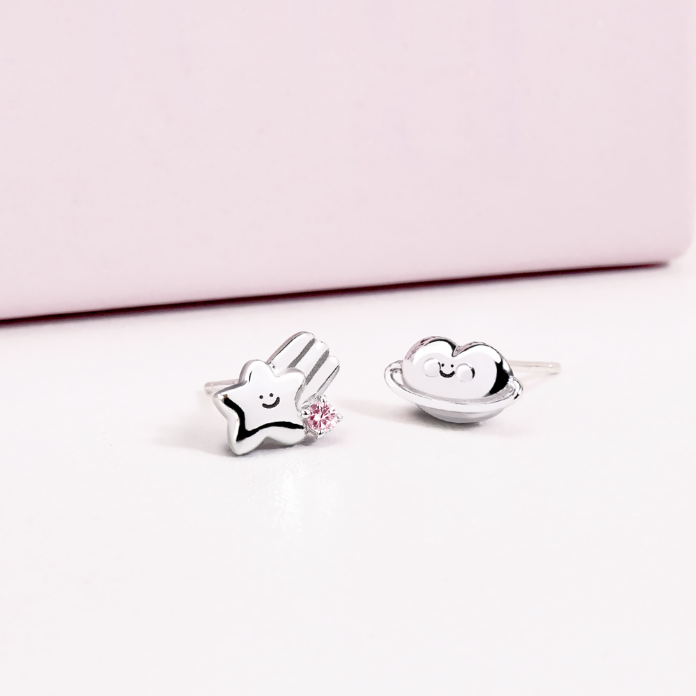 📦訂購 台灣限定 STORY 故事銀飾 Little Heart經典系列 小心臟星球晶鑽純銀耳環