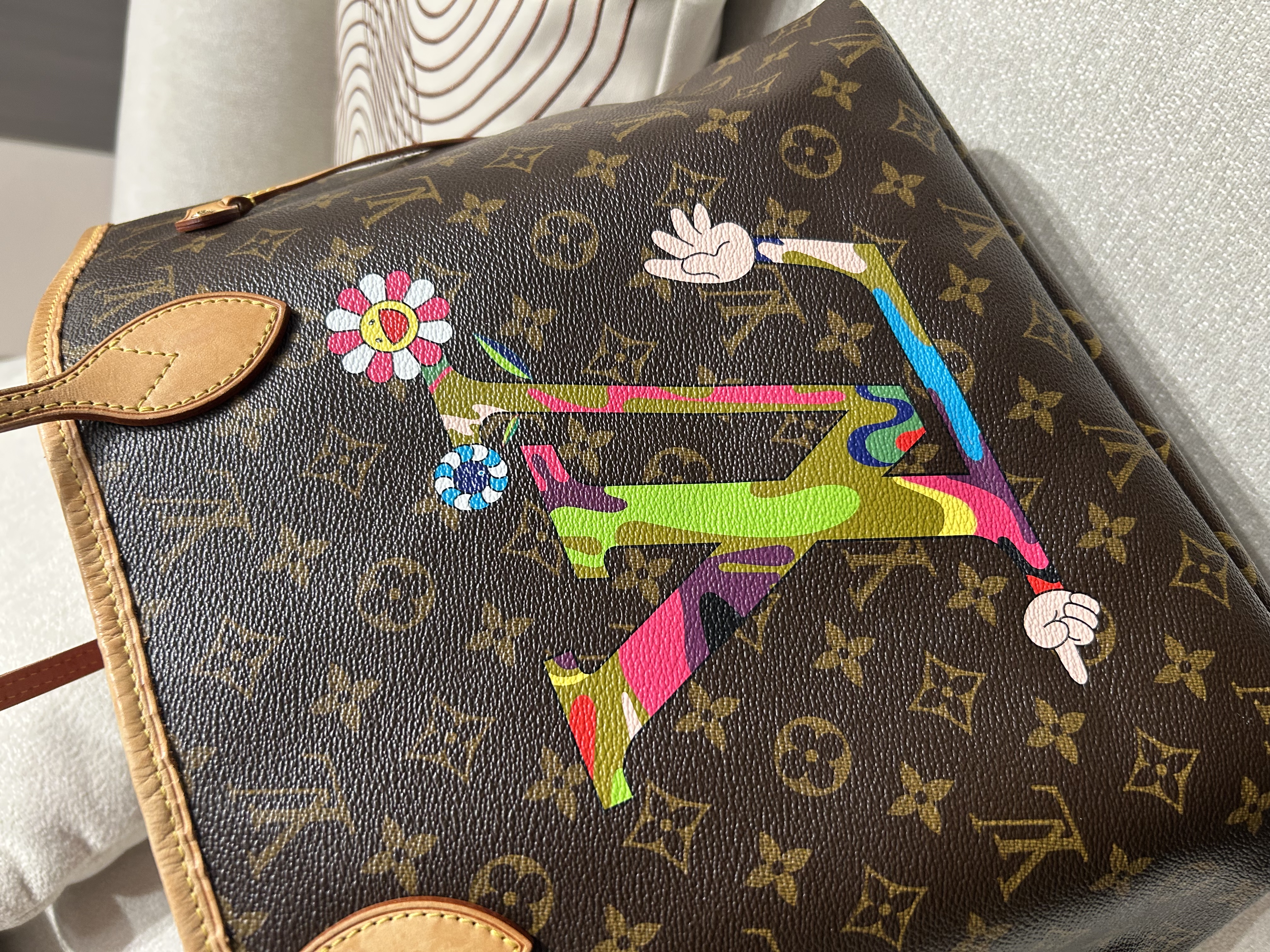 LV Neverfull Limited Edition Tote bag 100%Authentic, 90%New