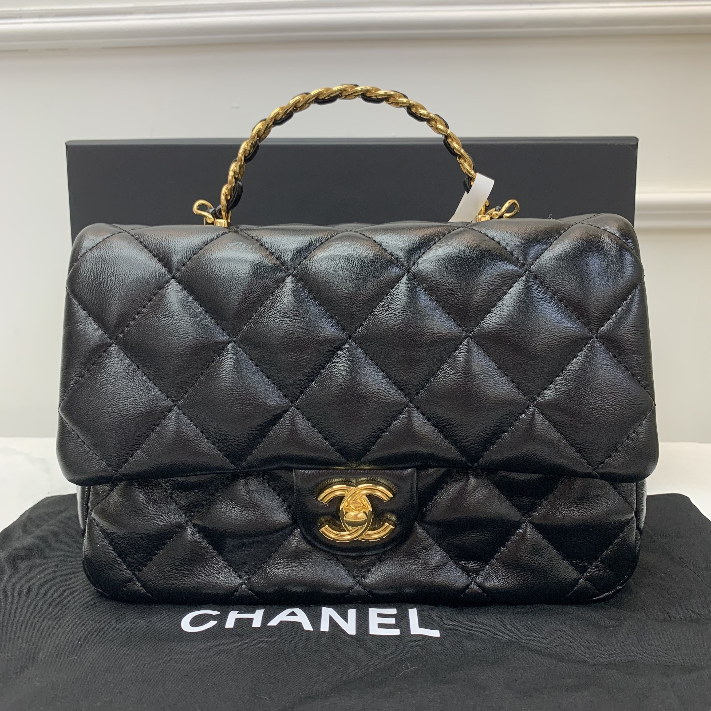 Chanel Classic hand bag經典保值款🖤