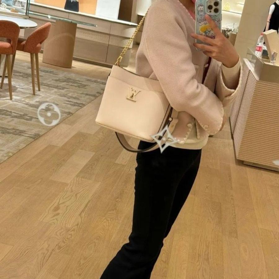 Lv lock and walk bucket bag M24638 100%Authentic ,99%new ✅專門店收據✅NFC✅dust bag  