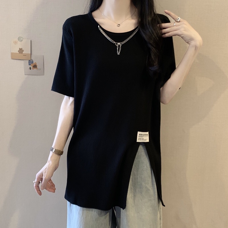 B80(866) 韩版甜酷风银链条边领下摆单标签开角黑白针织上衣