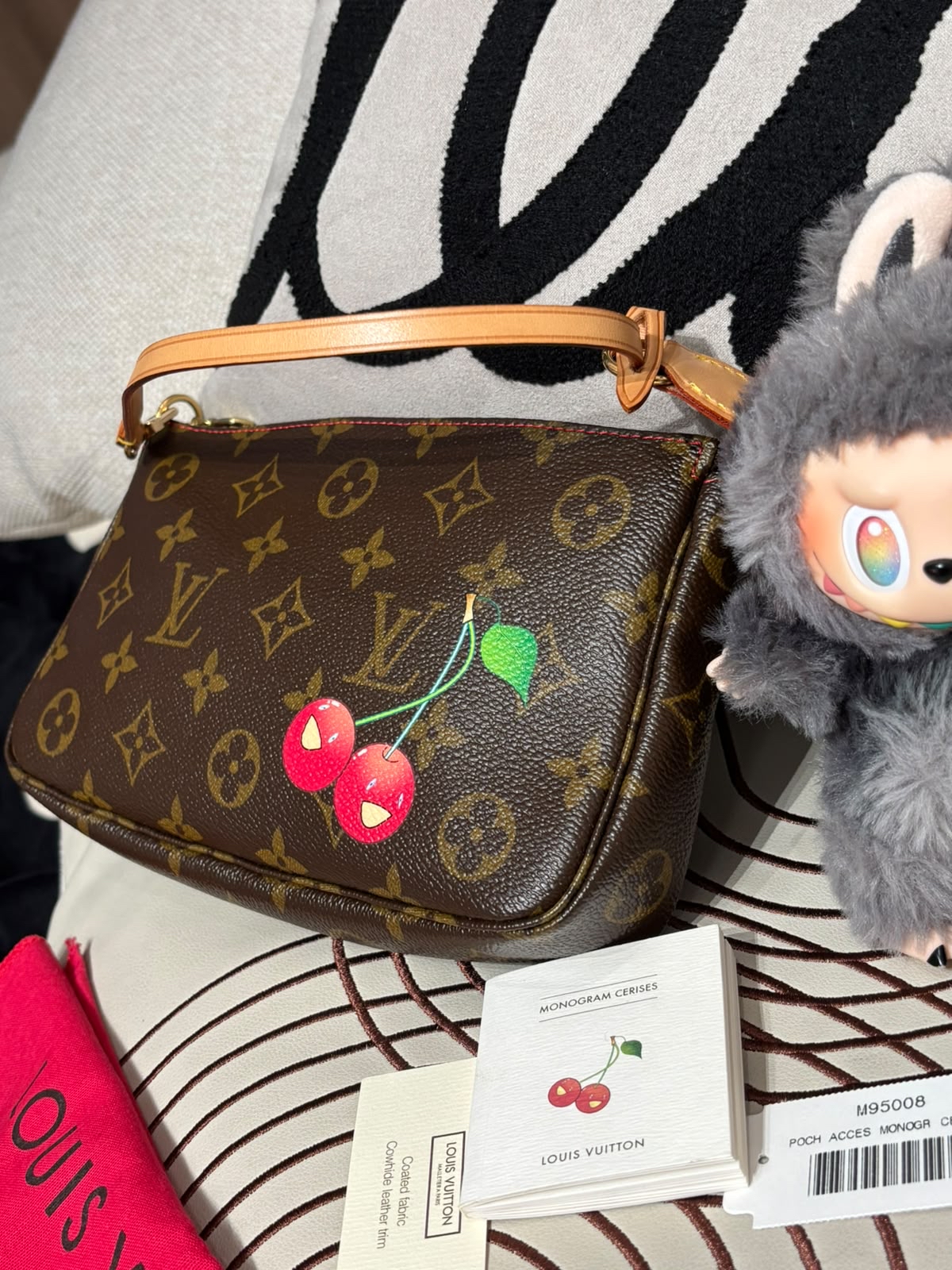 未使用品 Lv accessories pochette cerise M95008 100%Authentic, unused未使用品 ✅Dust bag 