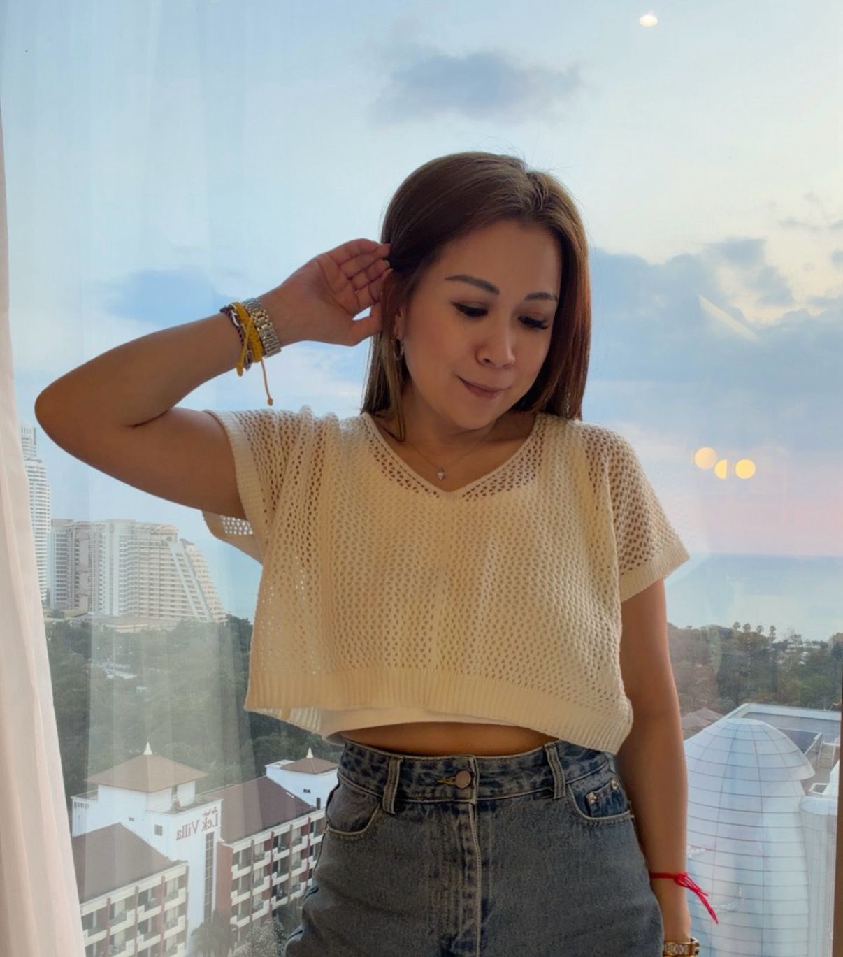 鏤空針織短版上衣