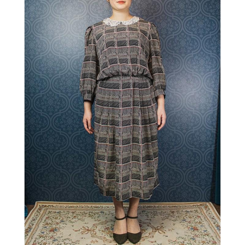VIntage Lonac Original Plaid Pattern with Lace Collar Day Dress- Plus size (Mu102-9)