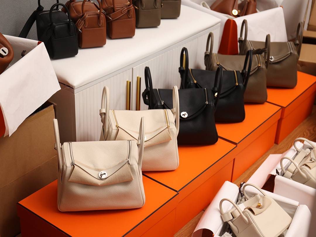 Hermes 爱马仕 Lindy 19/26CM 金银扣大集合🎀 尺寸：19*12.5*9cm 尺寸：26*18*14 cm