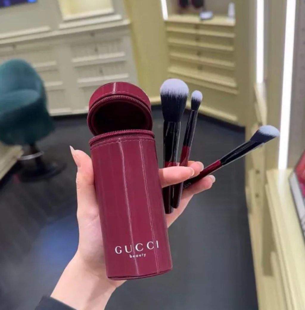 Gucci Beauty酒紅色❤️化妝掃套裝一套三枝（附紙袋）