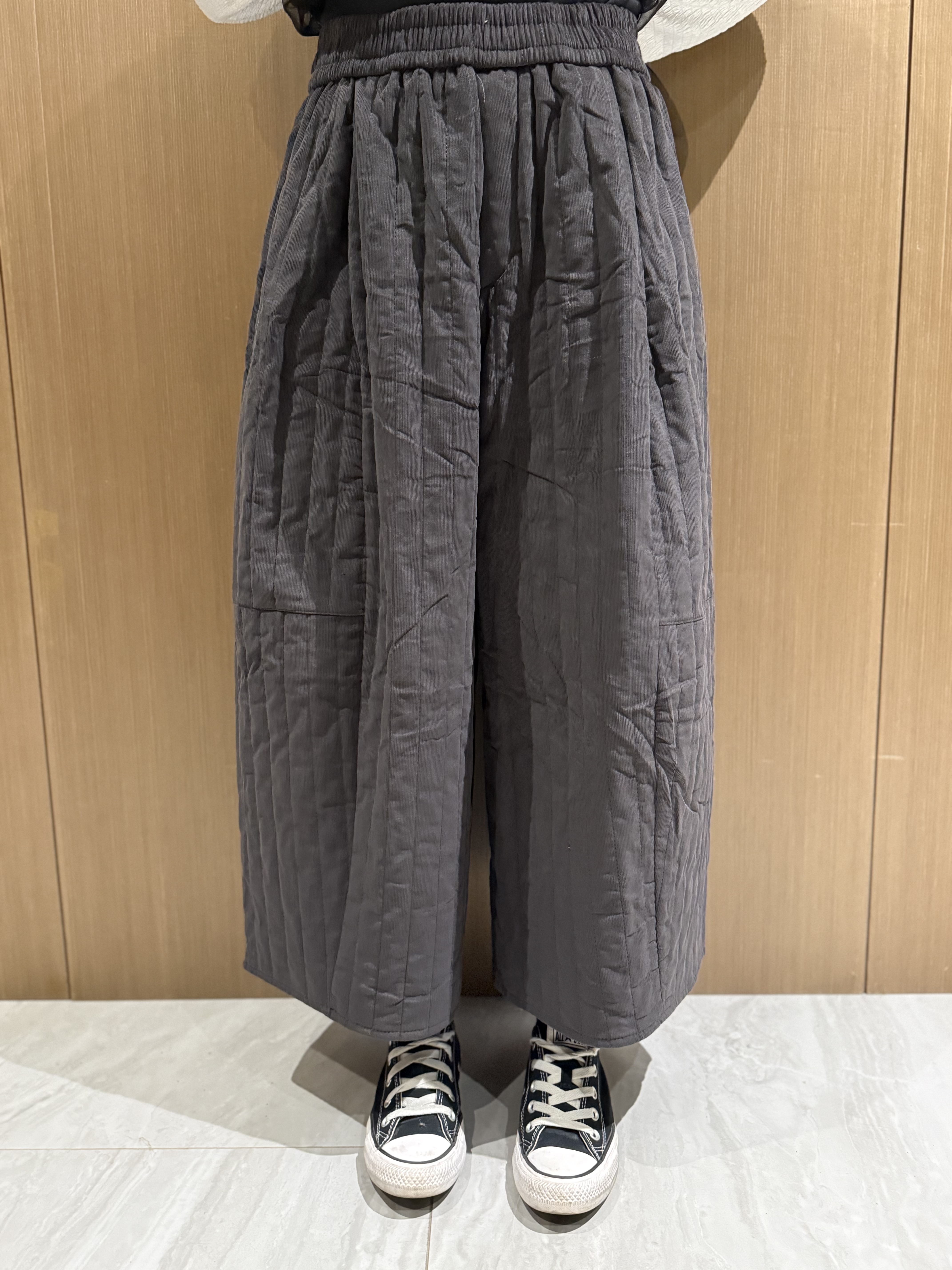 薄燈芯絨直紋裙褲