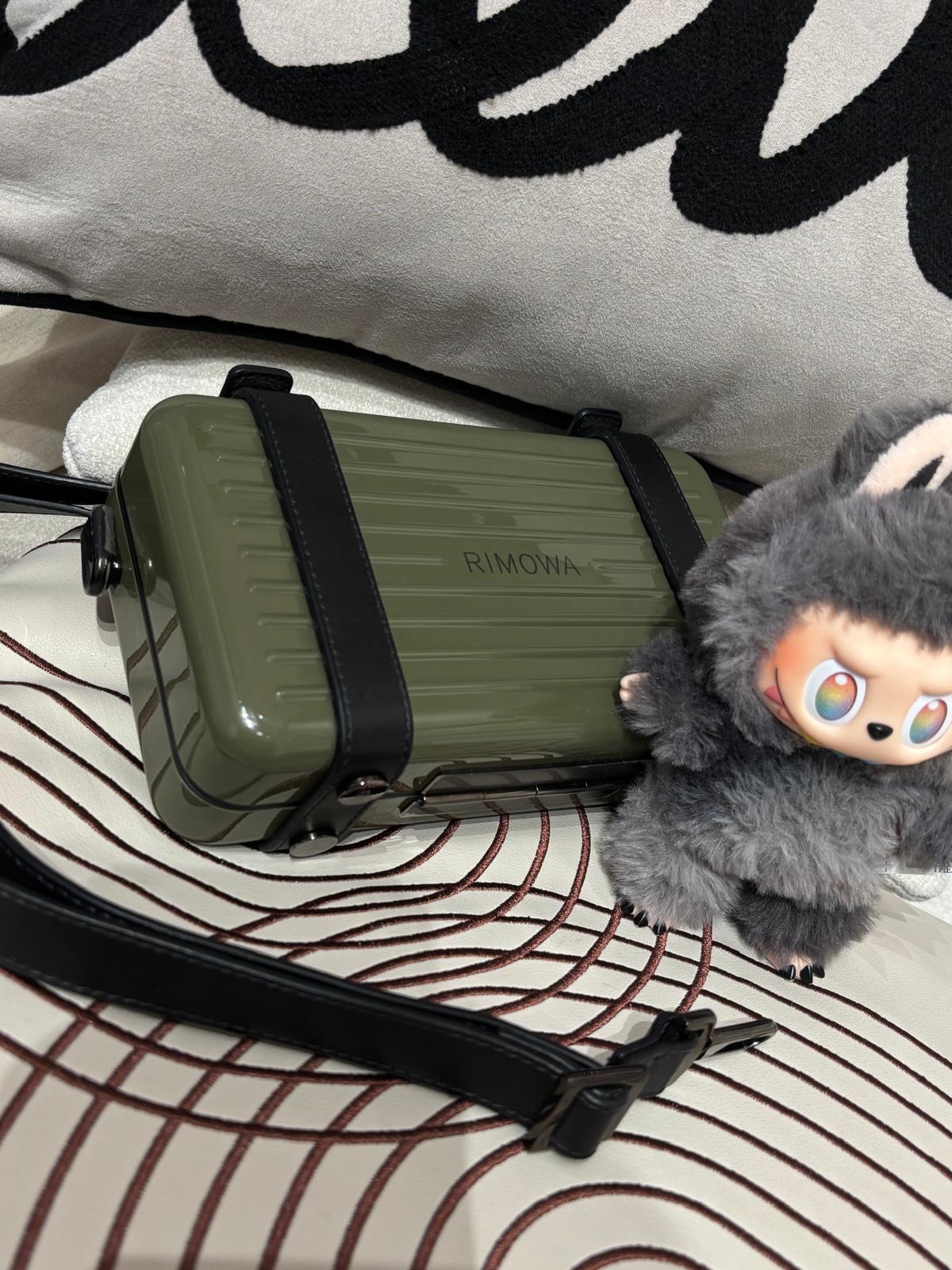 Rimowa Polycarbonate Crossbody Bag 100%Authentic, 95%New ✅Strap