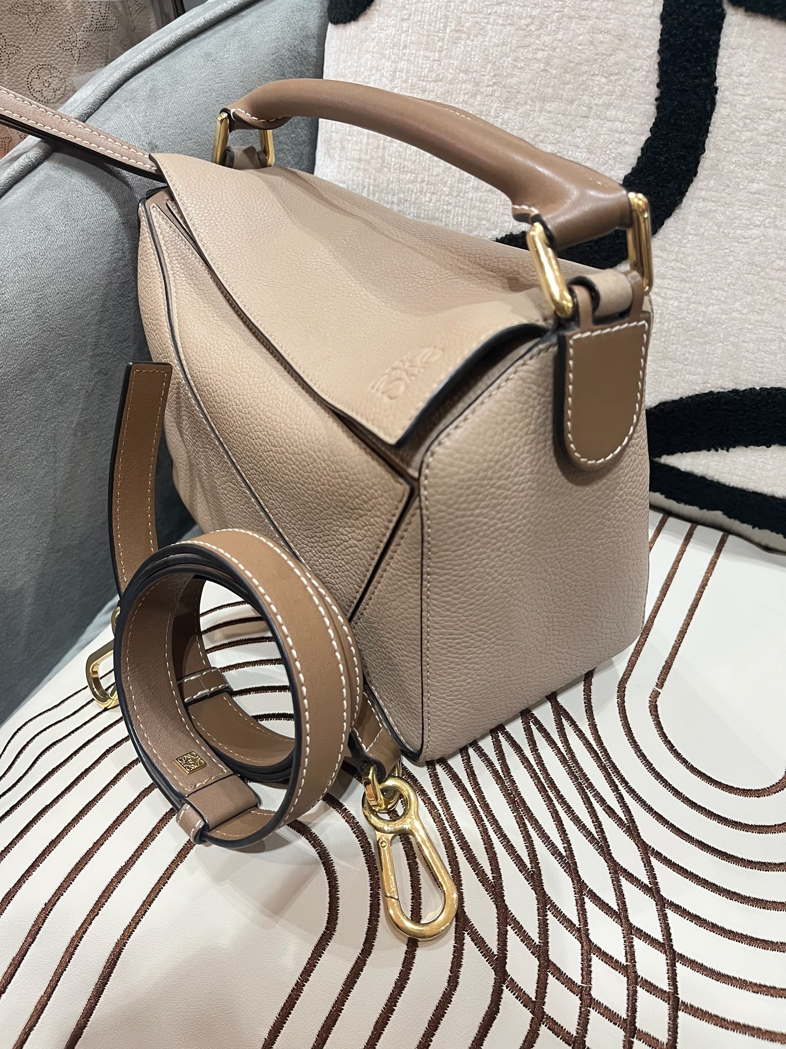 Loewe puzzle small sand 荔枝牛皮 100%Authentic ,95%new✅dust bag 