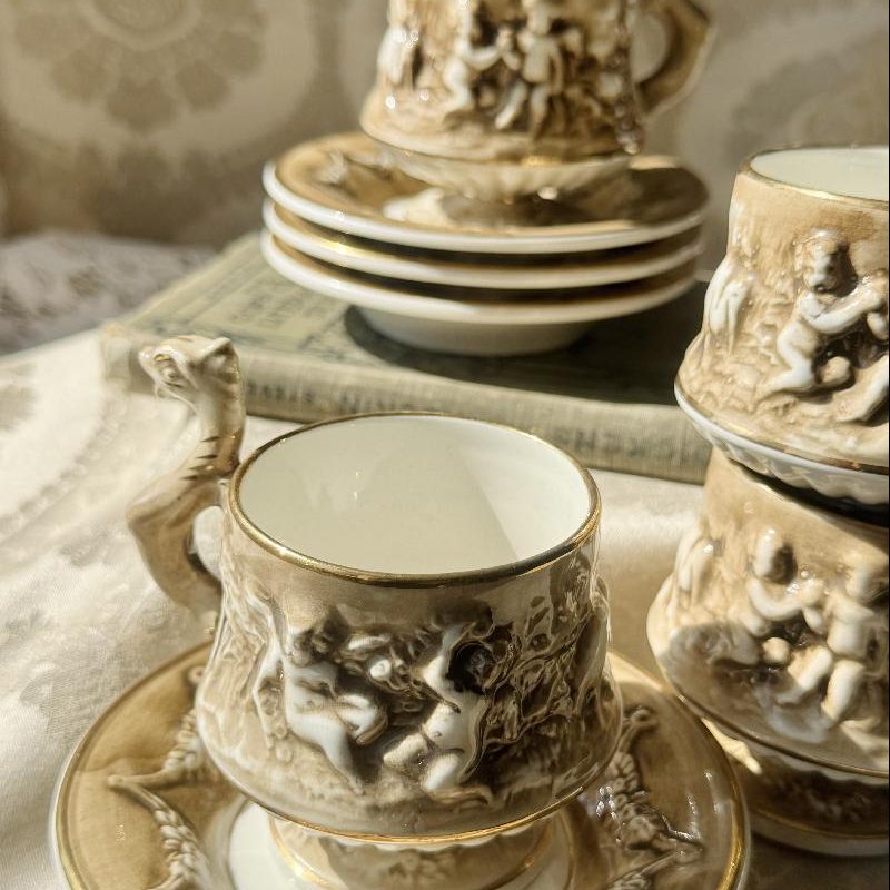 Rare! C.a. 1950s Italy R. Capodimonte Italy Raised Relief Cherubs Demitasse / Espresso Cup (MT2392)