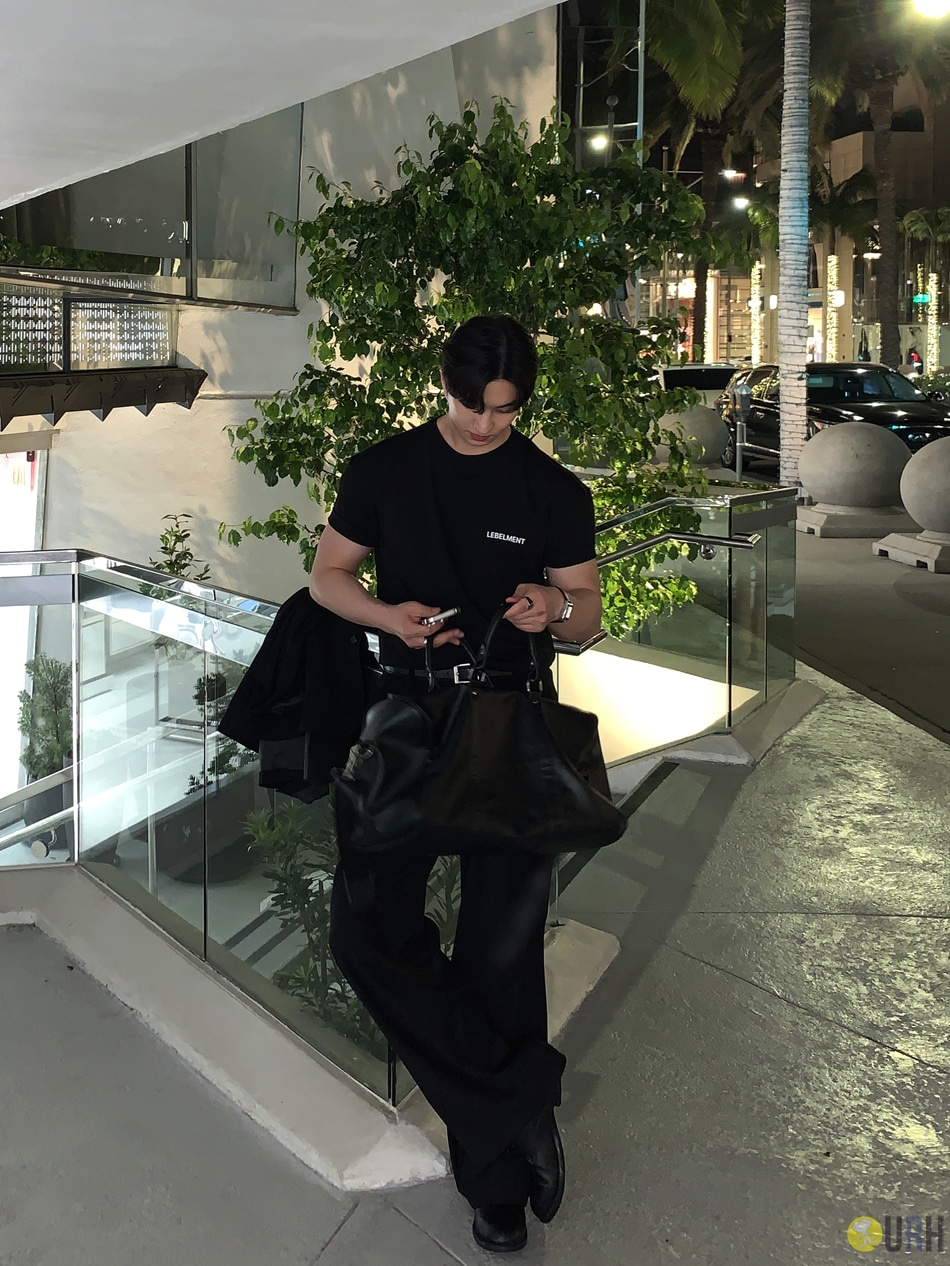 【100%保證韓國直送】韓國品牌原創系列 簡約前後字母印花挺闊修身肌肉版型短袖 Tee 👕 [3 color] RL114906