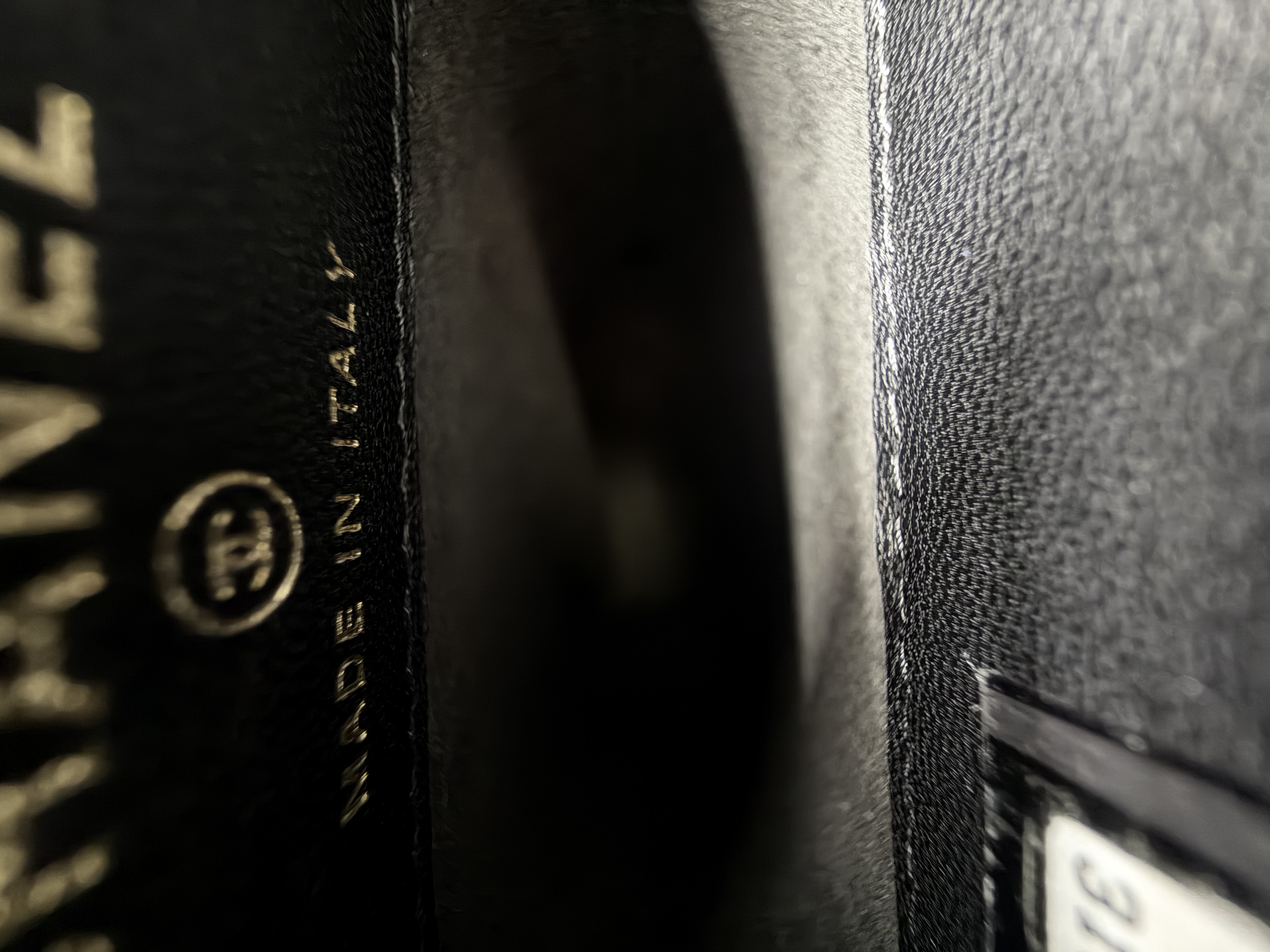 Pre-Owned CHANEL Chain Around Phone Holder / Product Code: 26042202