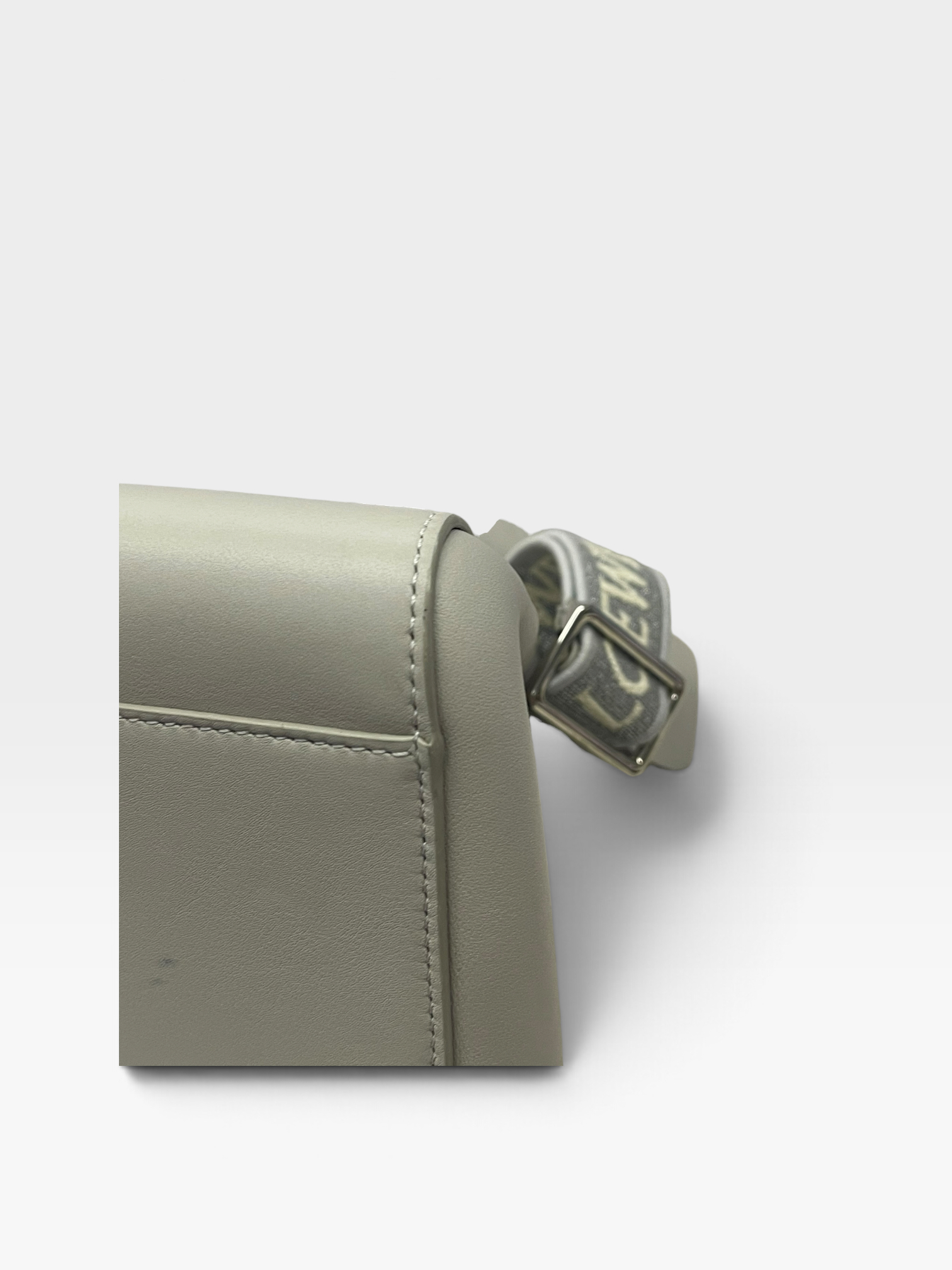 Pre-Owned LOEWE Hammock Nugget / Product Code: 093002