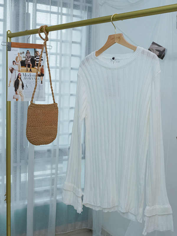 Lightweight Ribbed Knit Long Sleeve Top with Ruffled Hems ‖ 轻薄竖纹荷叶边针织长袖上衣 KR0117551