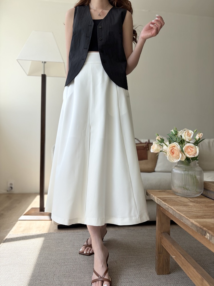 Front-Slit Midi Flare Skirt (Black)