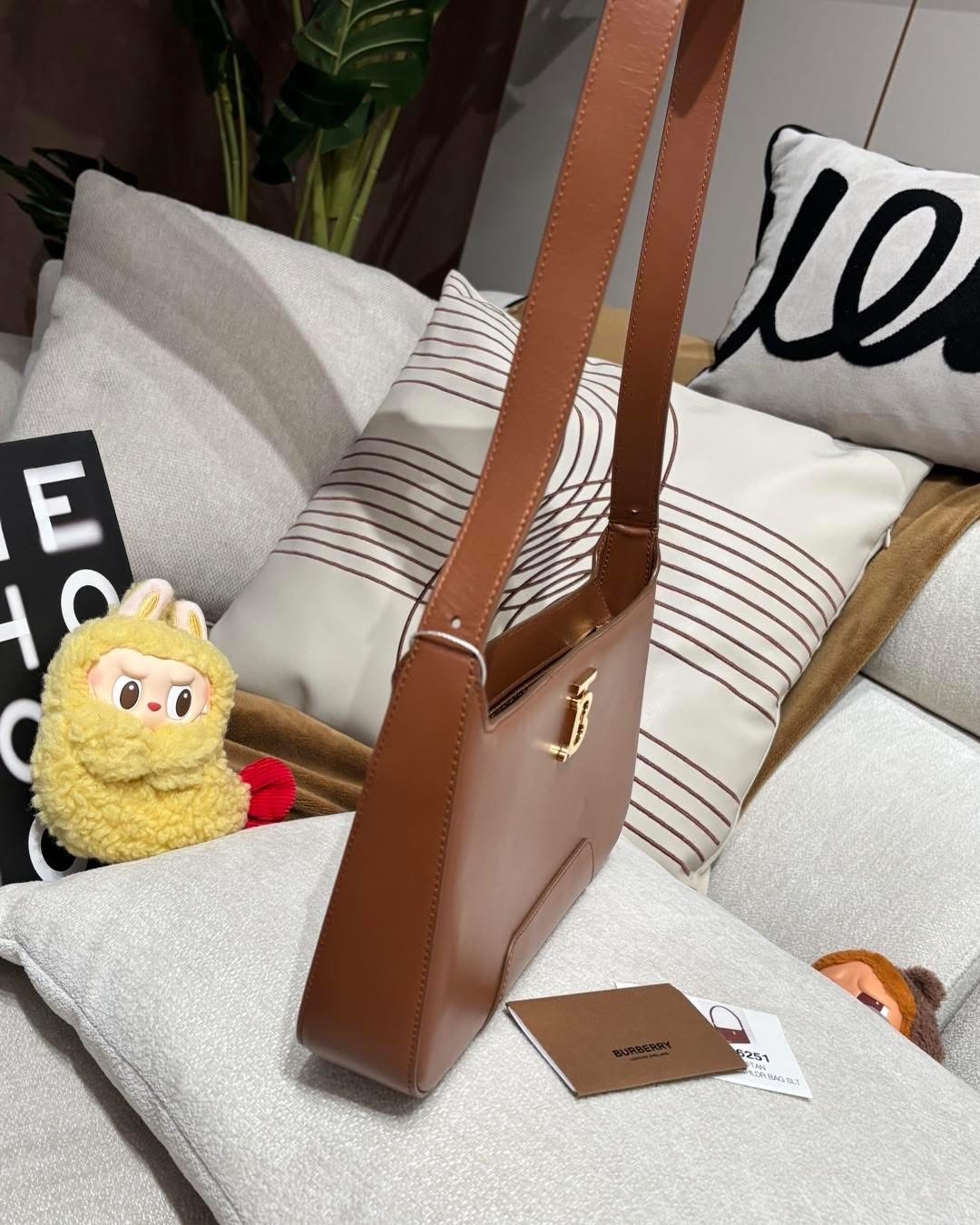 Burberry Leather TB Shoulder Bag hobo 100%Authentic,95%new✅dust bag  