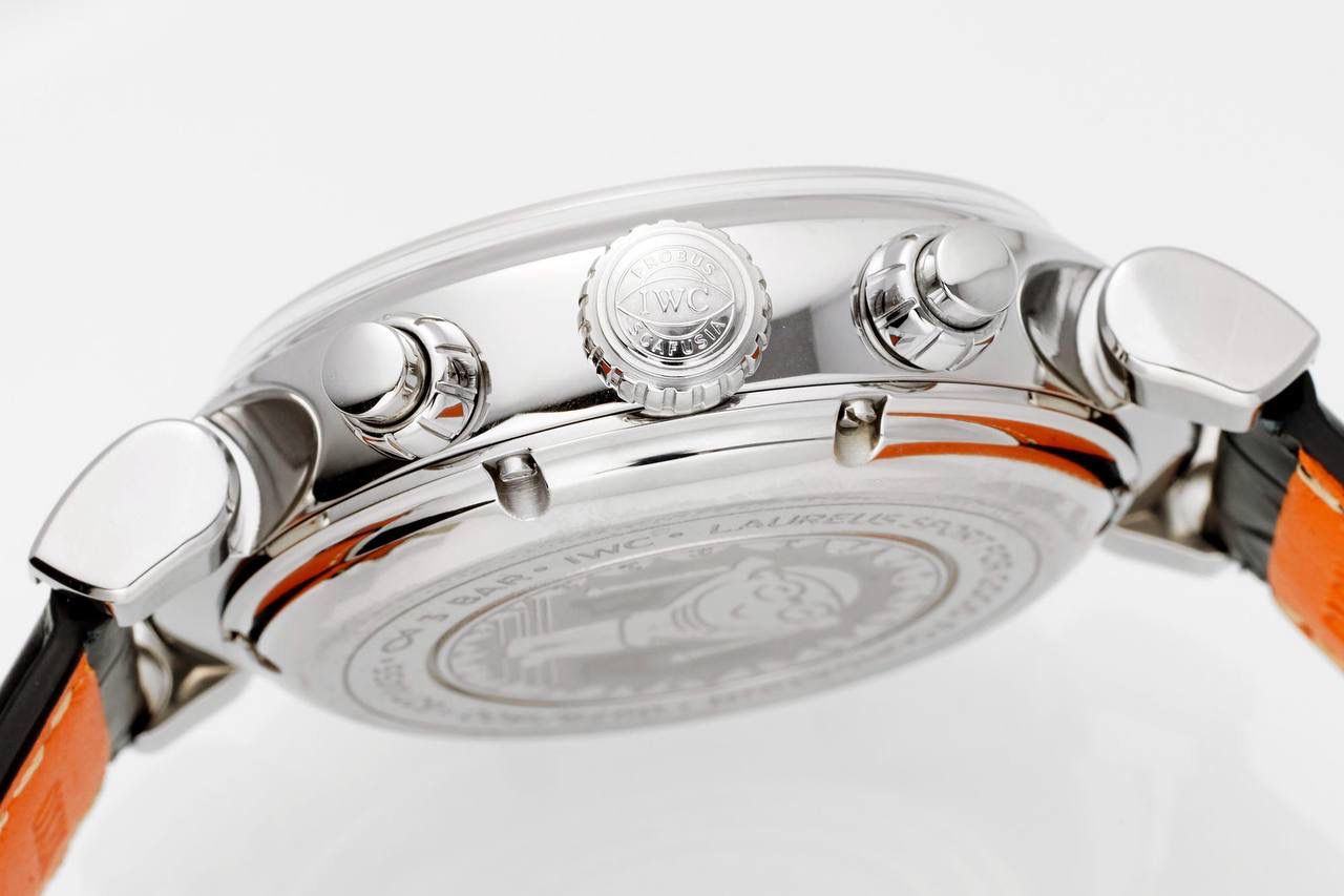 新品达文西计时码表 全新定制一体机模块，还原了计时分针和计时时针在同一个小表盘上的功能，腕表尺寸42*13.5mm与原装尺寸一模一样 复制cal89361机芯，所有功能全部实现包括操作手感和调日历方式完全吻合正品机芯，新品定制机稳定性出众，稳定性堪比大三针，没有售后忧虑，欢迎大家把玩✔️