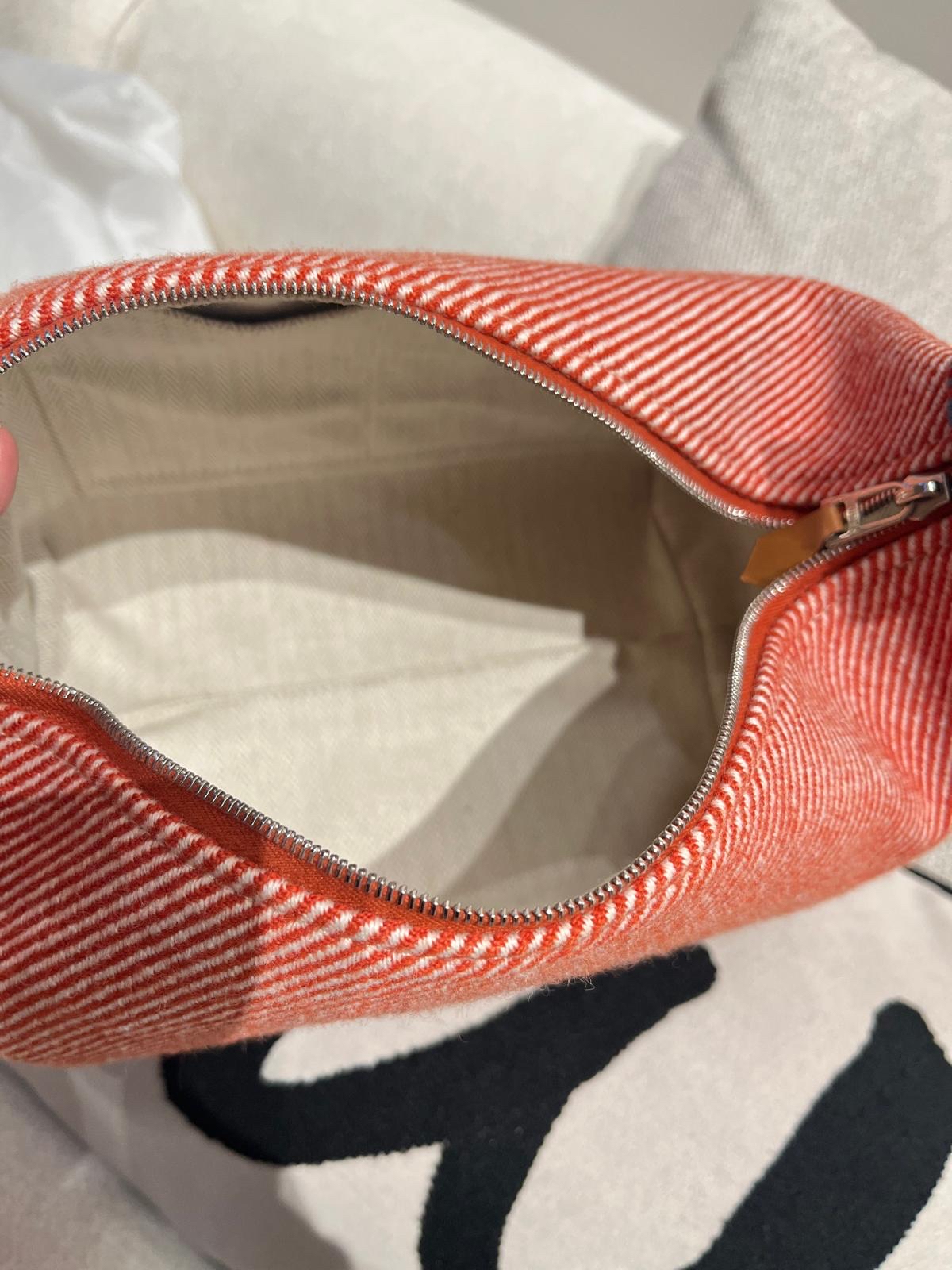 未使用品 Hermes 飯盒包 PM     100%Authentic ,unused  