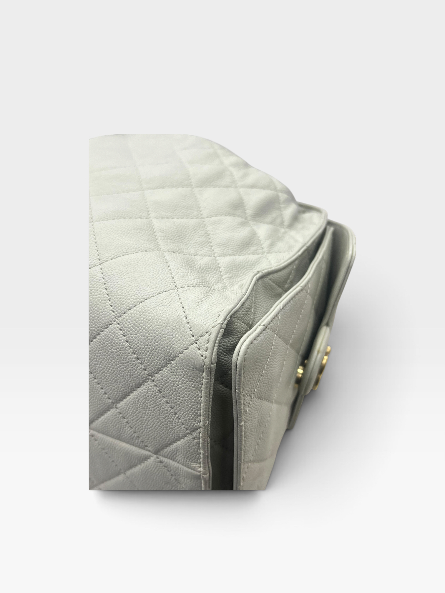 Pre-Owned CHANEL 25 Medium Handbag / Product Code: 090308