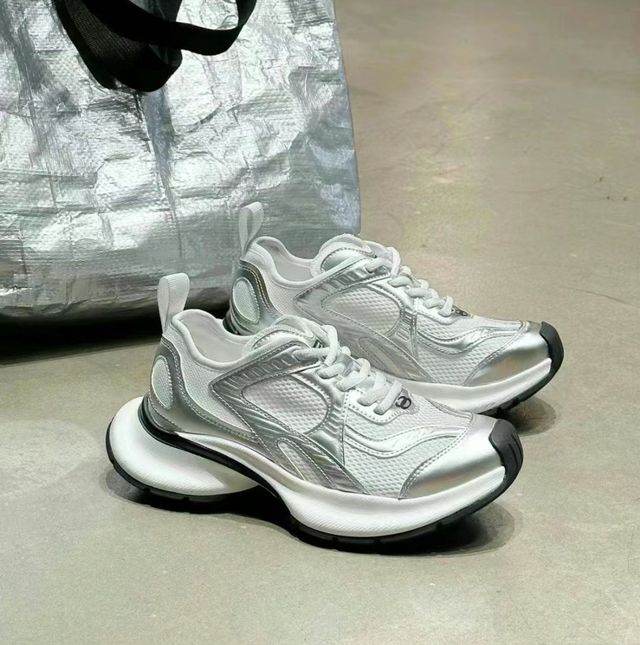 BALENCIAGA CIRCUIT スニーカー ライトグレー 40 Balenciaga Circuit スニーカー | グレー | FARFETCH JP
