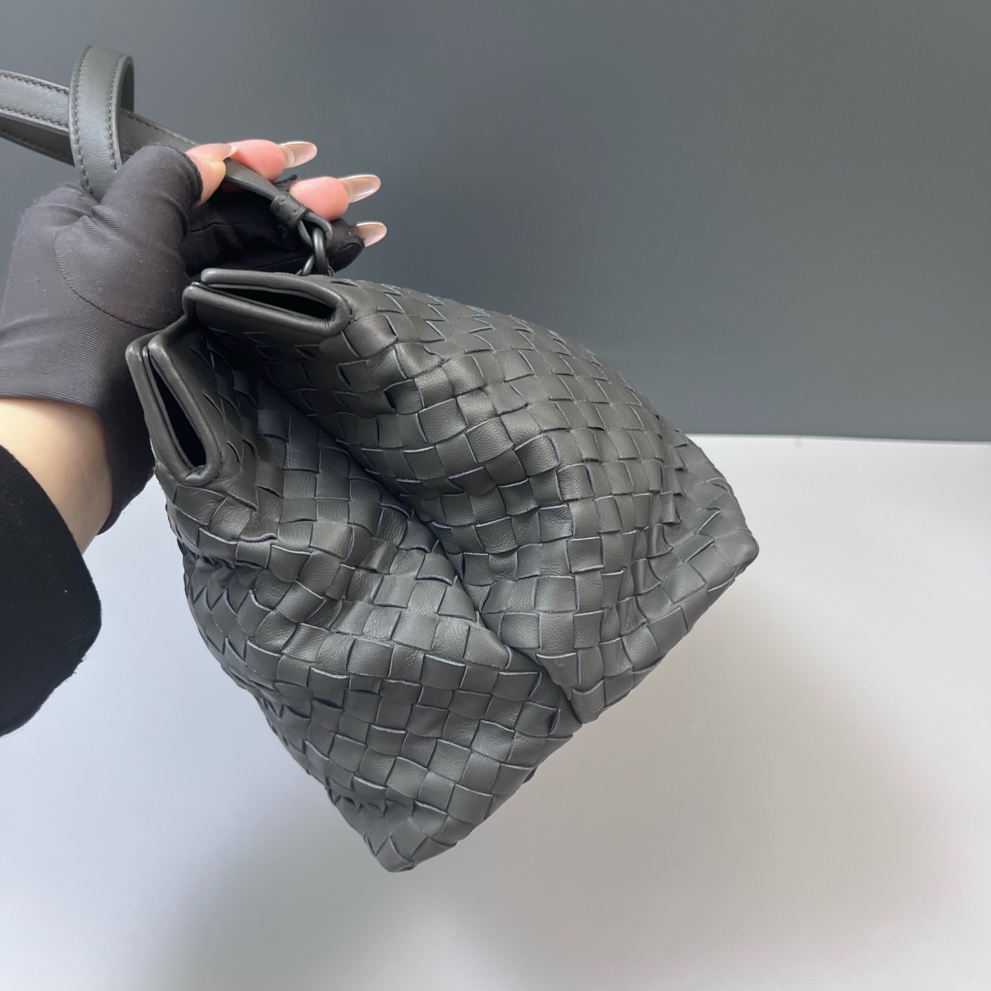 【預訂貨品】BV 灰色編織tote bag