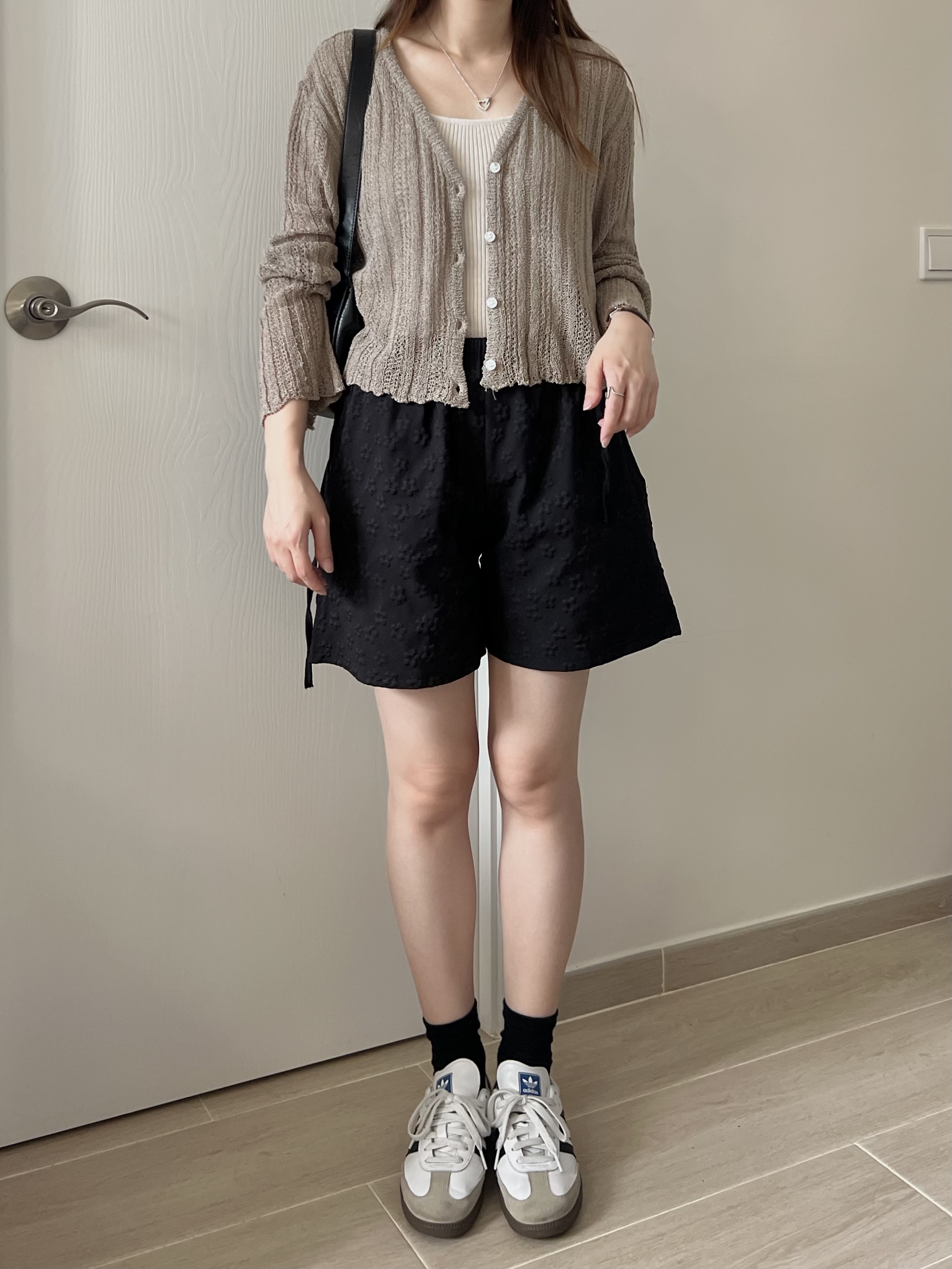 必備甜價紙片人短版上衣 