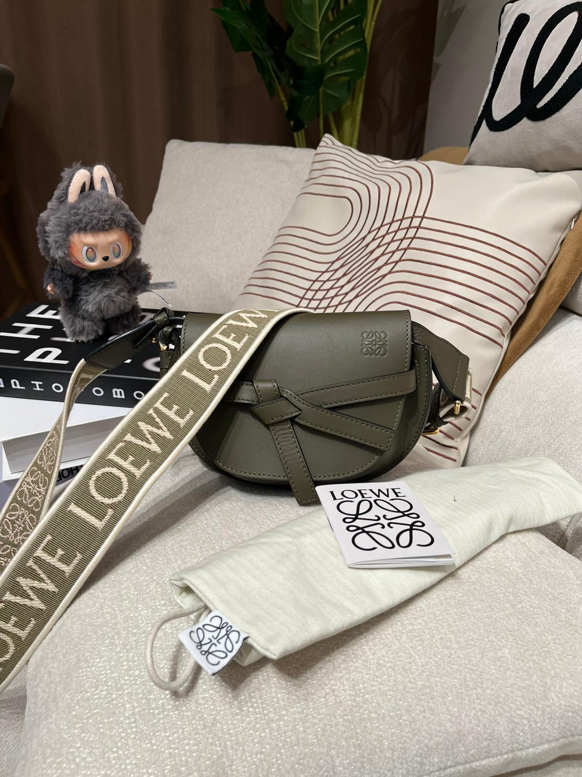 Loewe Mini Gate Calfskin Crossbody Bag 100%Authentic, 95%New ✅Booklet✅Dust bag