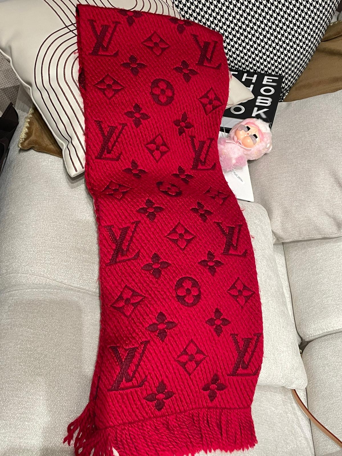 LV scarf 94%wool, 6%Silk ,100%Authentic, 95%New
